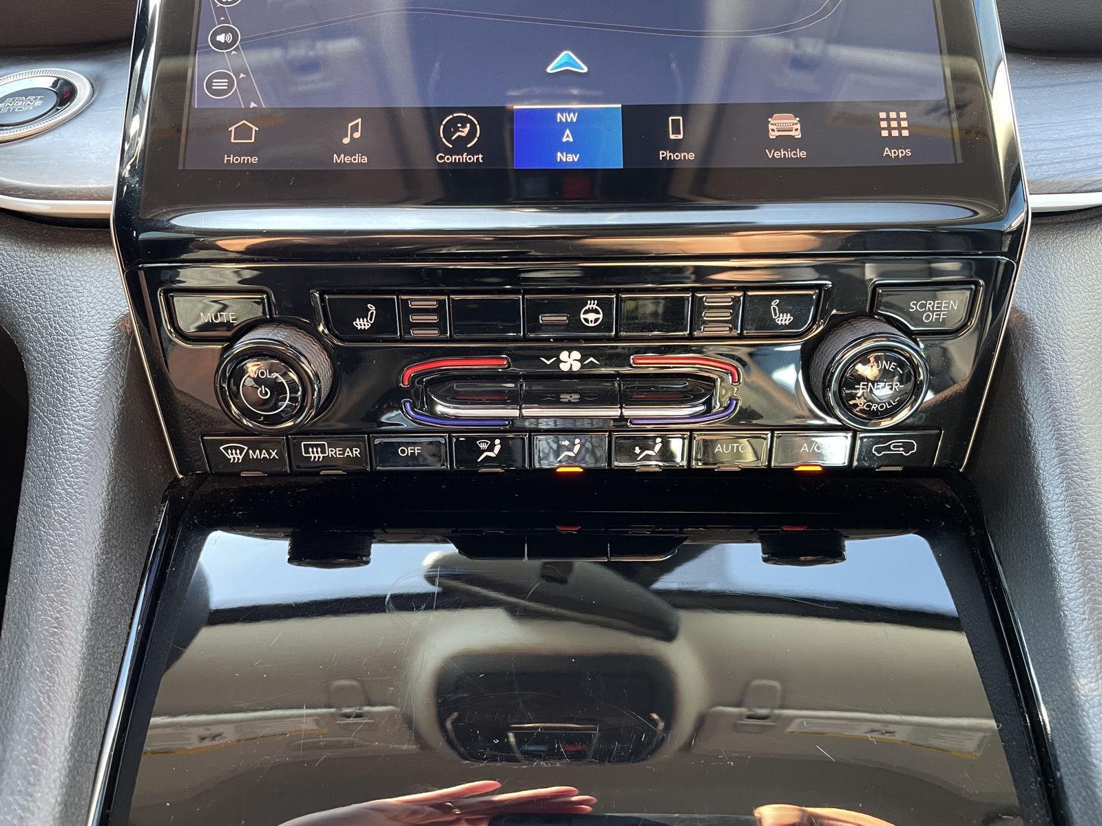 Vehicle photo 26