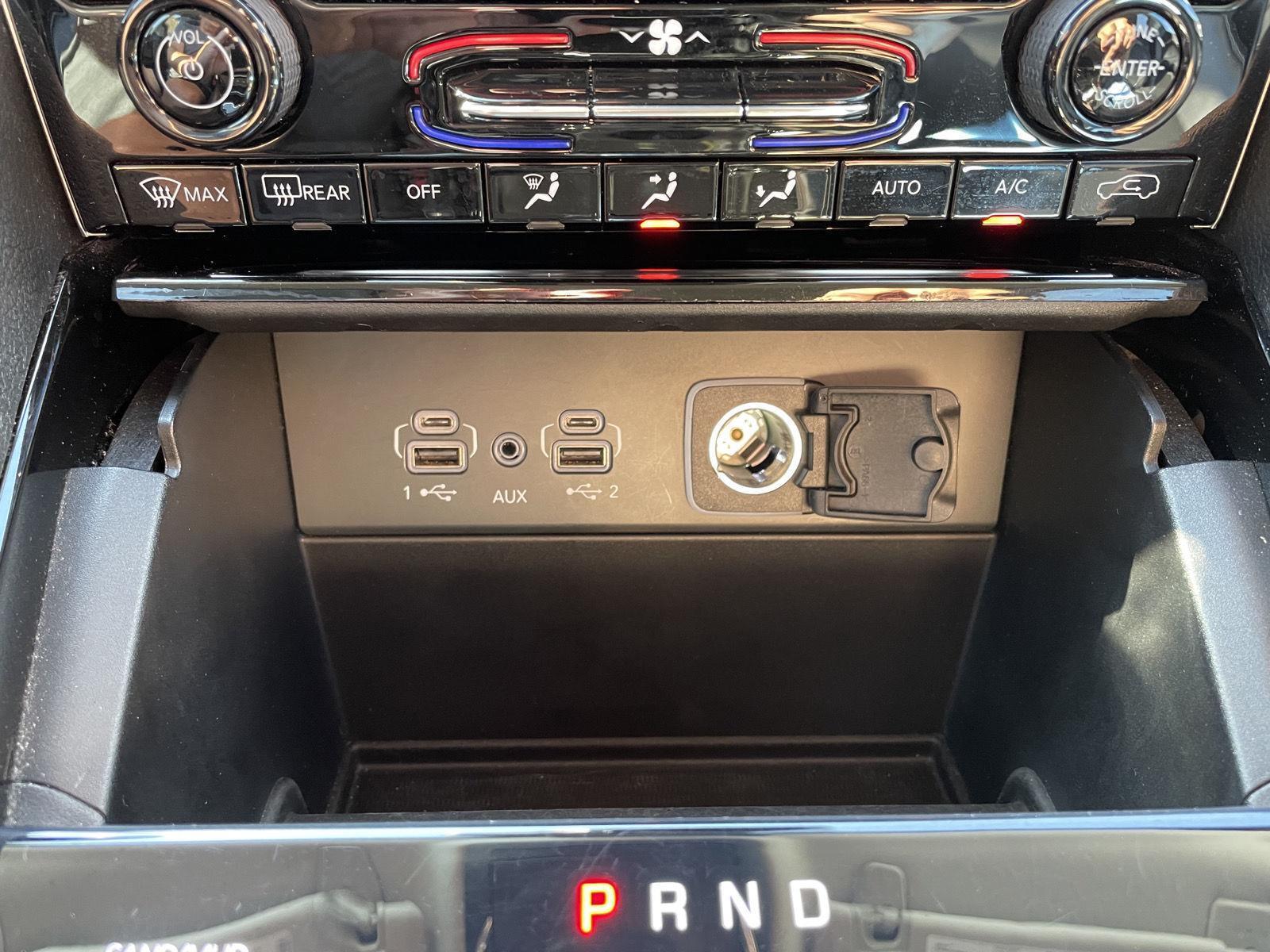 Vehicle photo 28