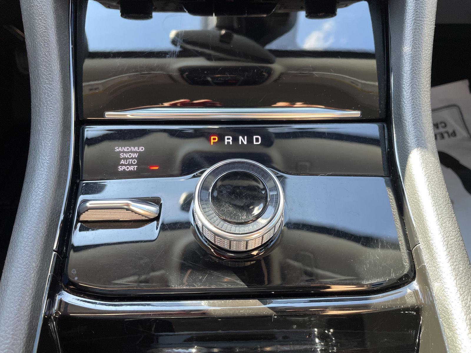 Vehicle photo 30