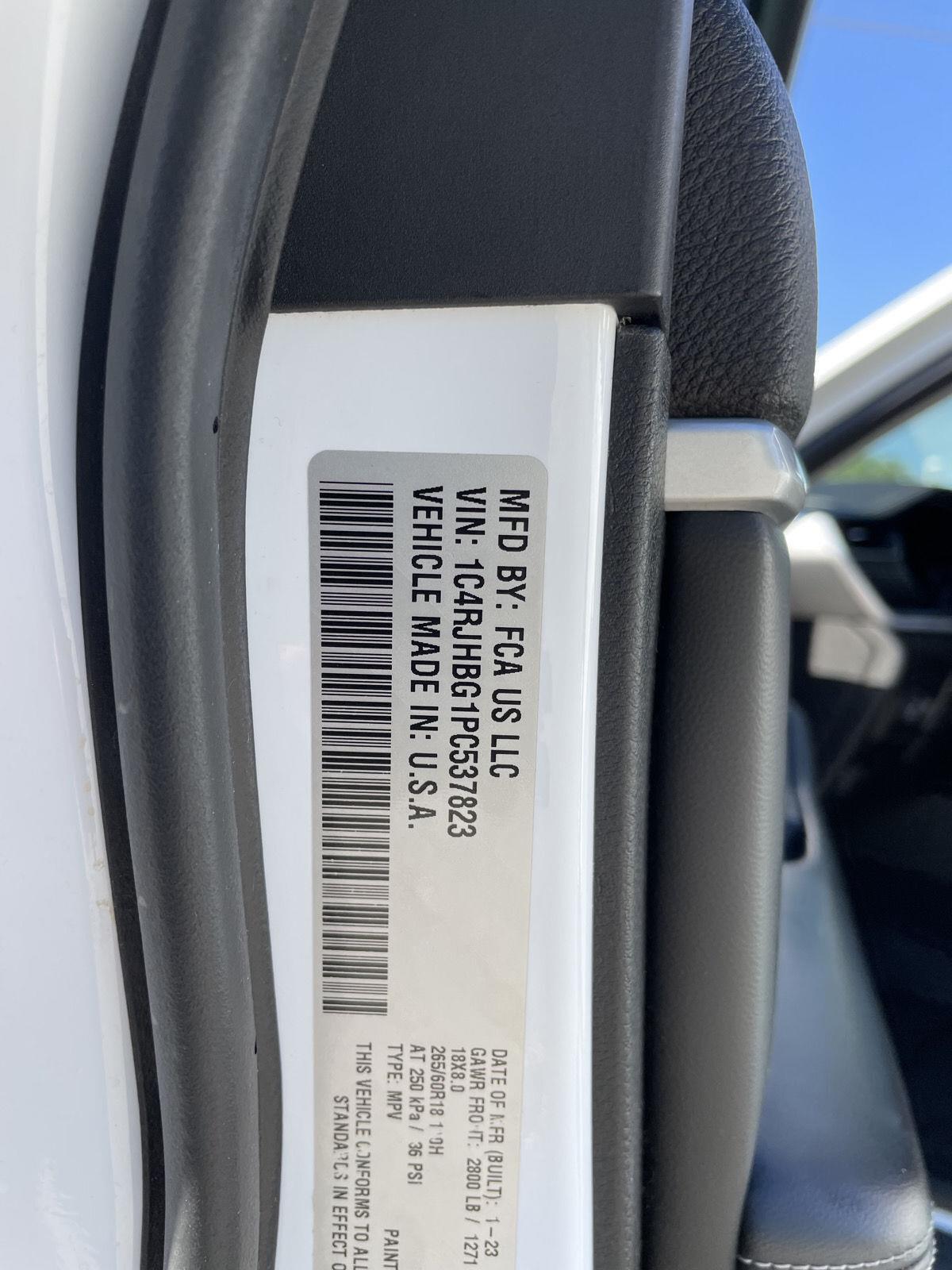Vehicle photo 32
