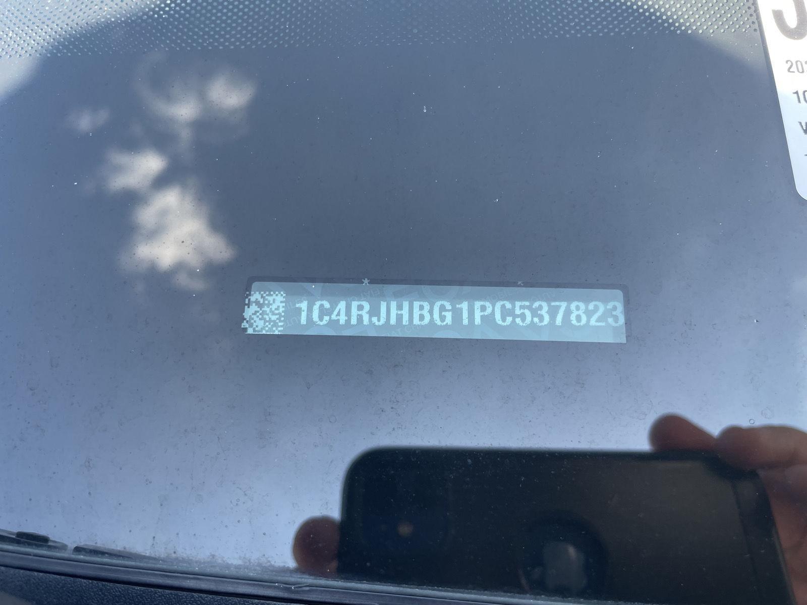 Vehicle photo 33