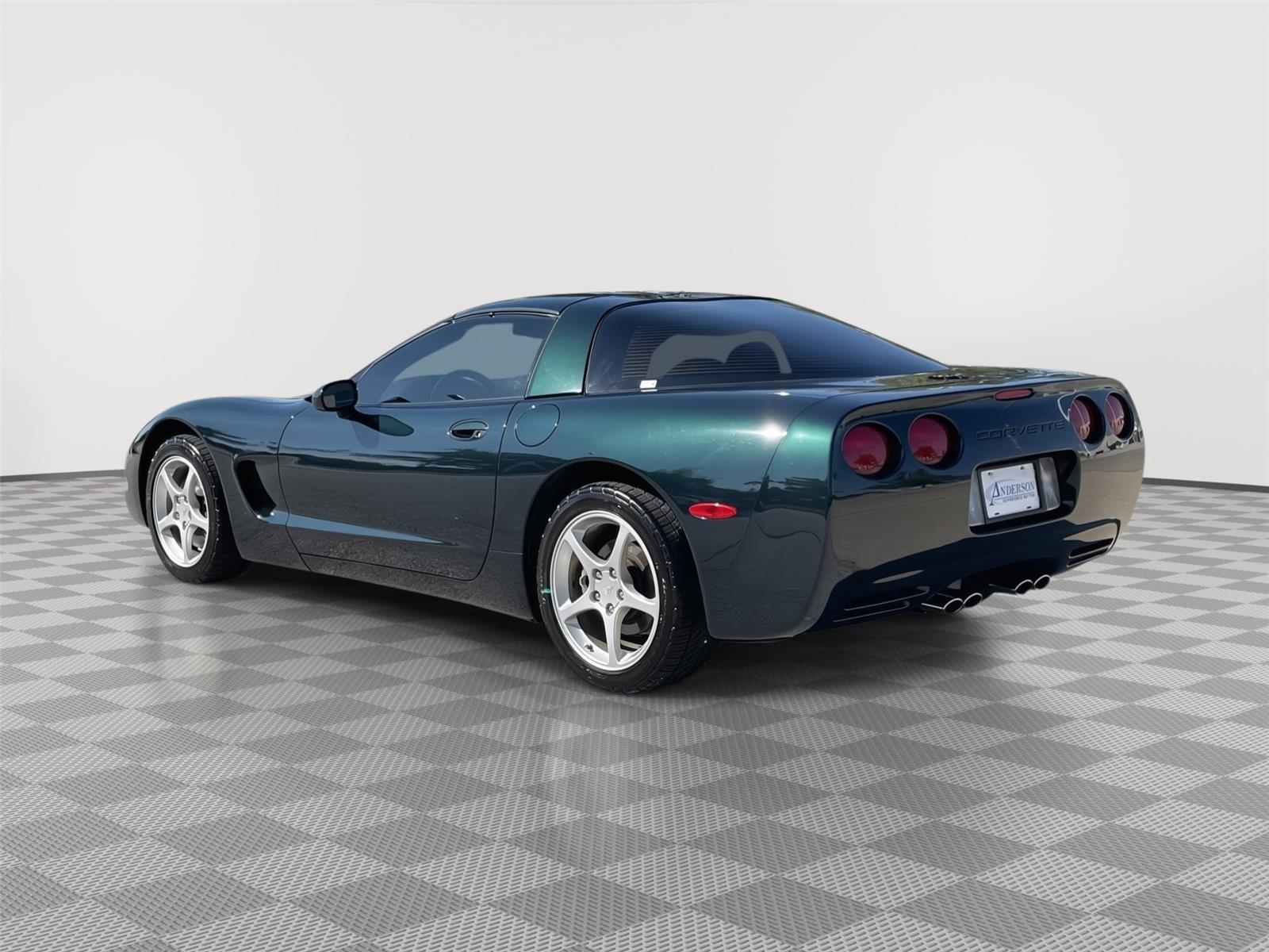 Vehicle photo 9