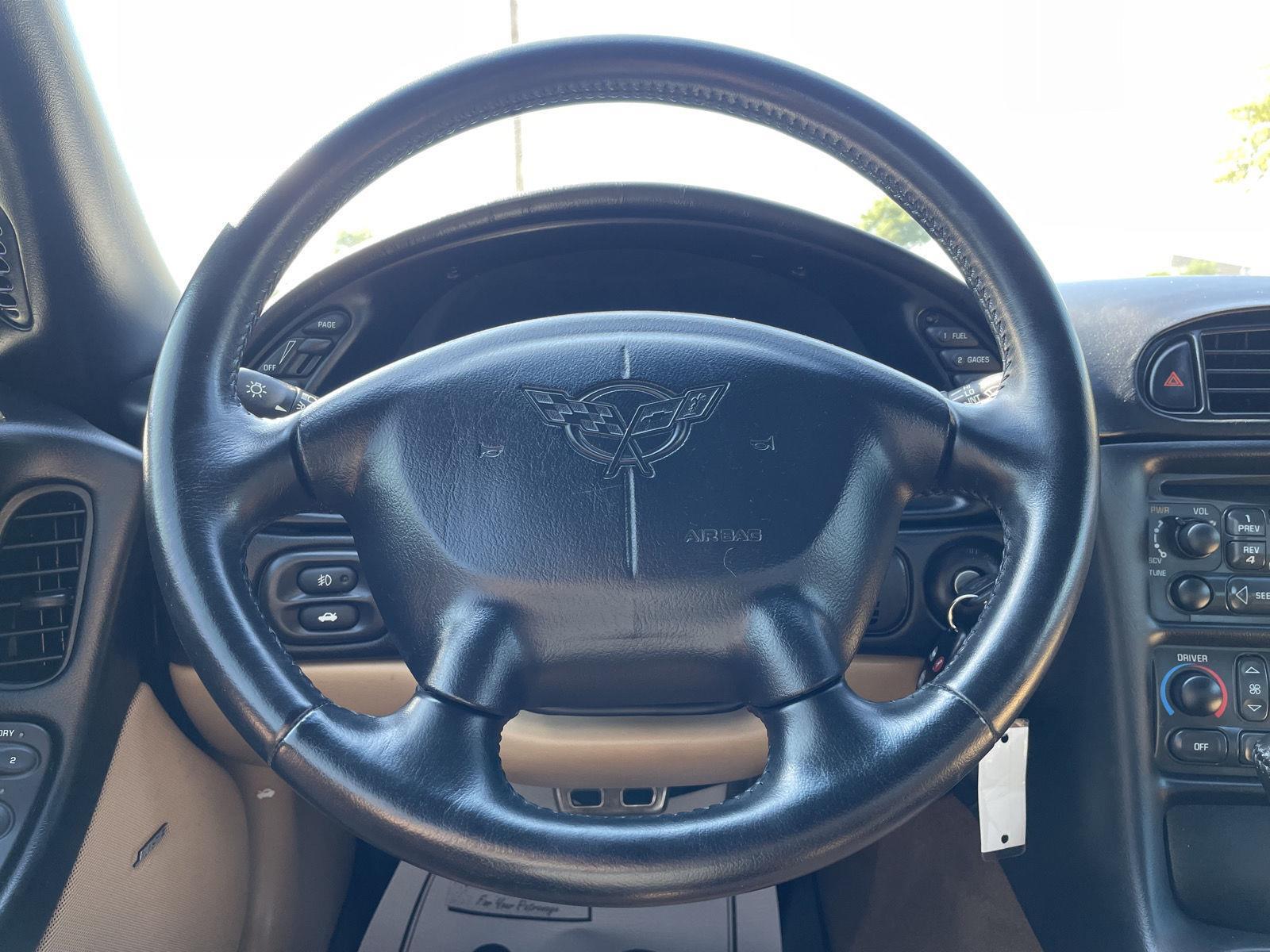 Vehicle photo 12
