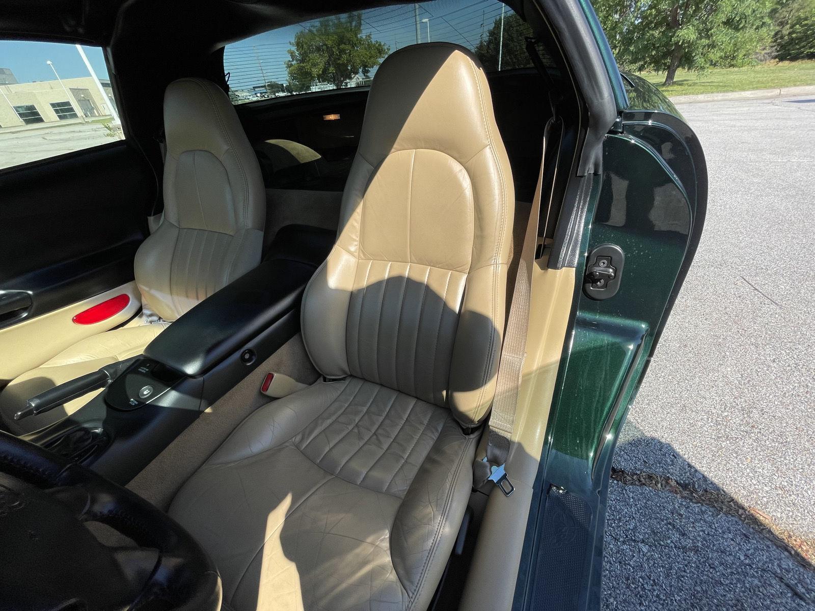Vehicle photo 16