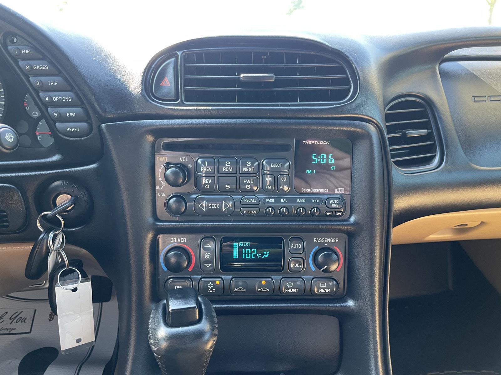 Vehicle photo 19