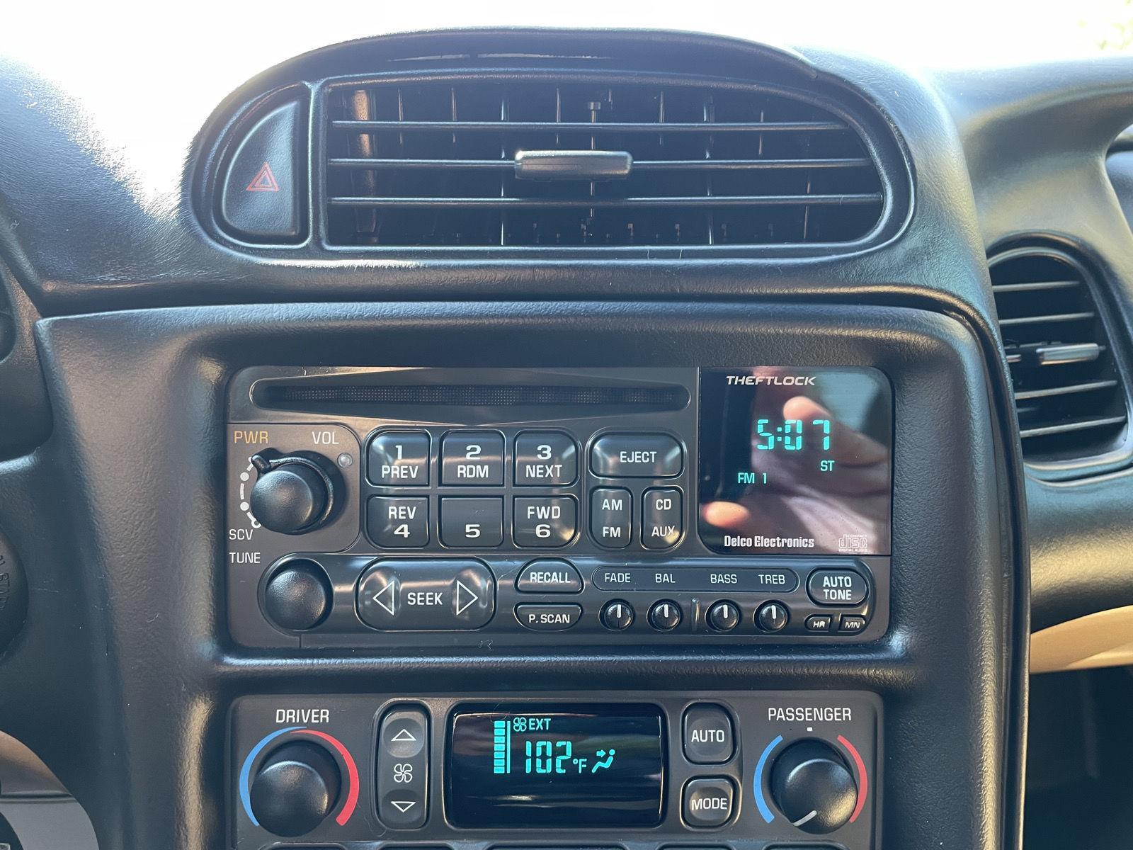 Vehicle photo 20