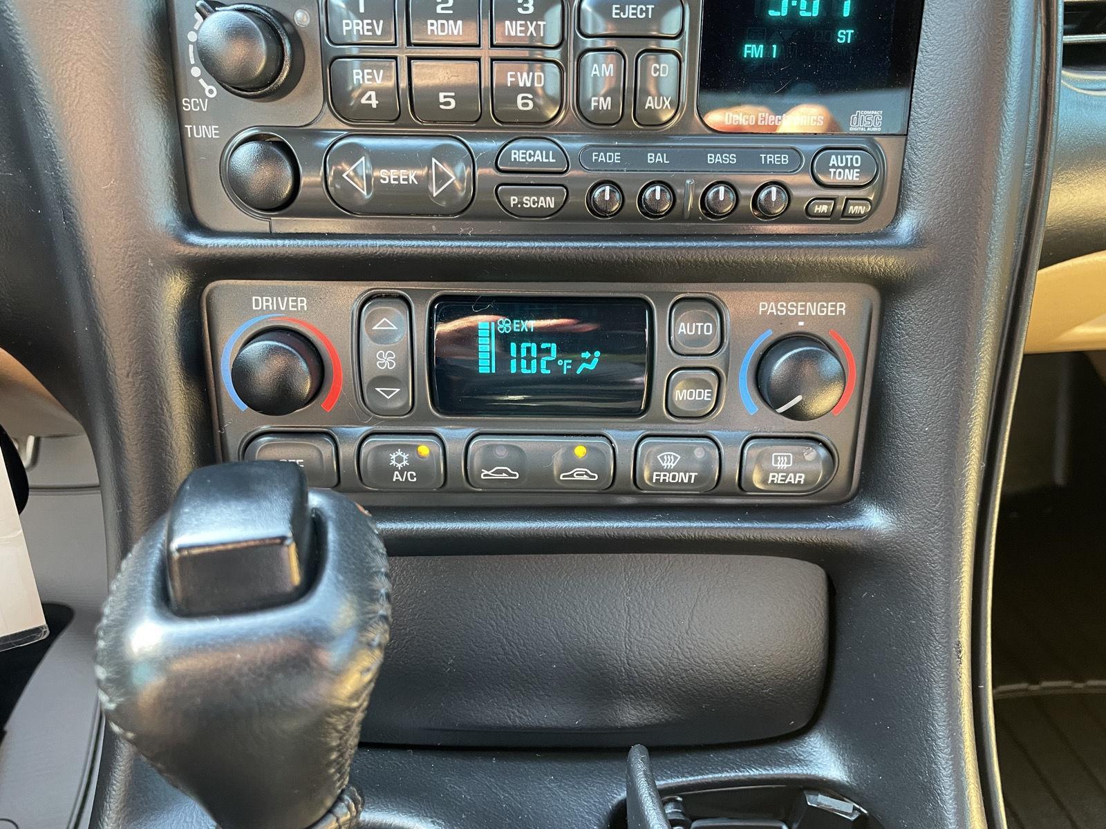 Vehicle photo 21