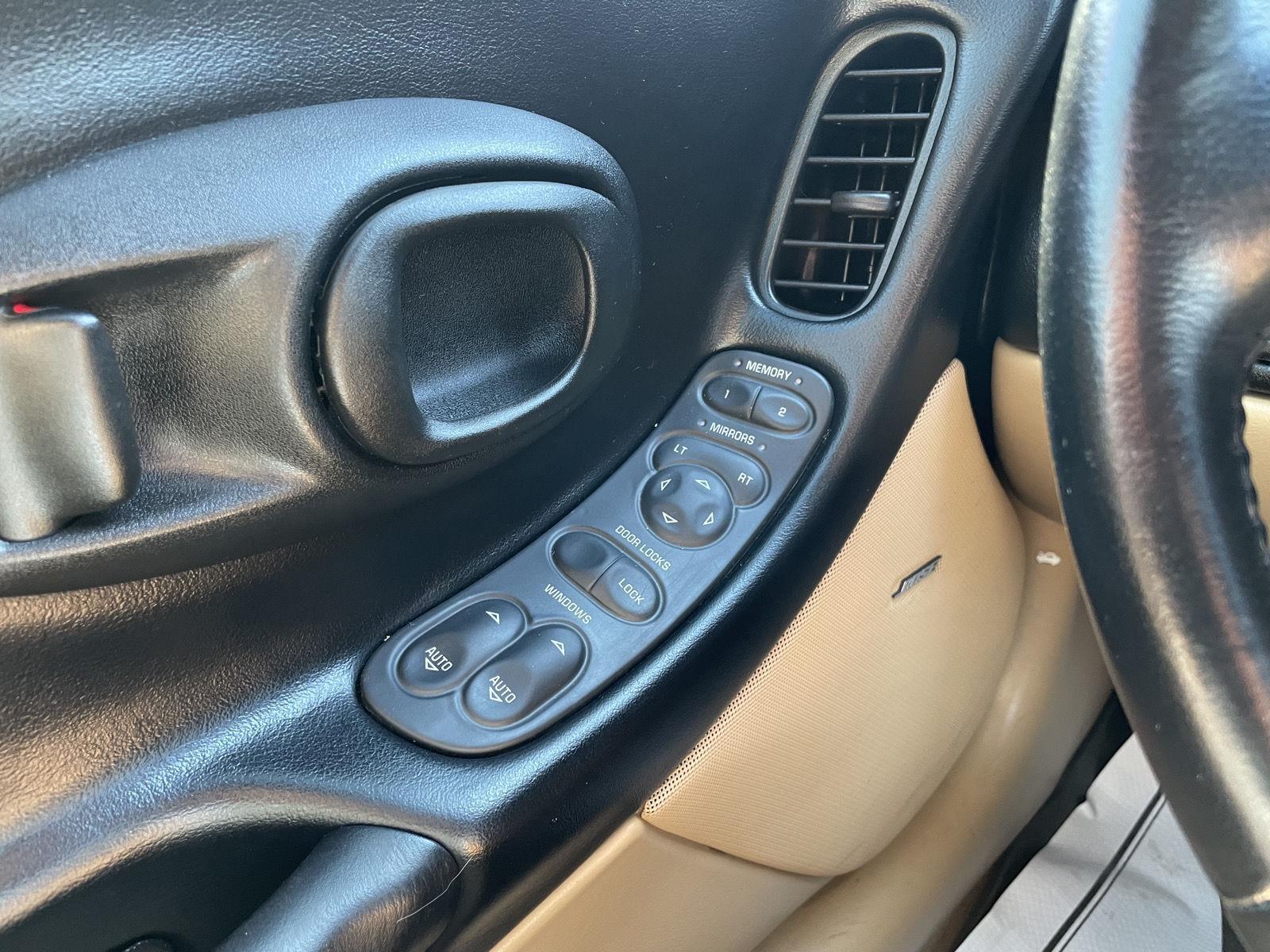Vehicle photo 22