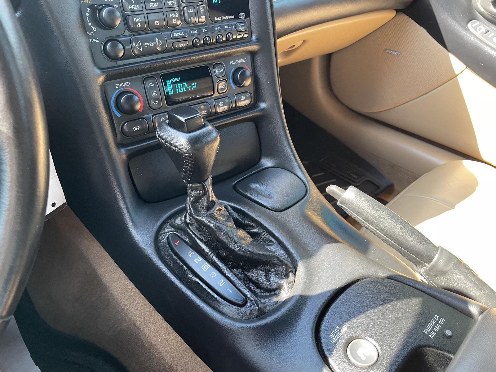 Vehicle photo 23