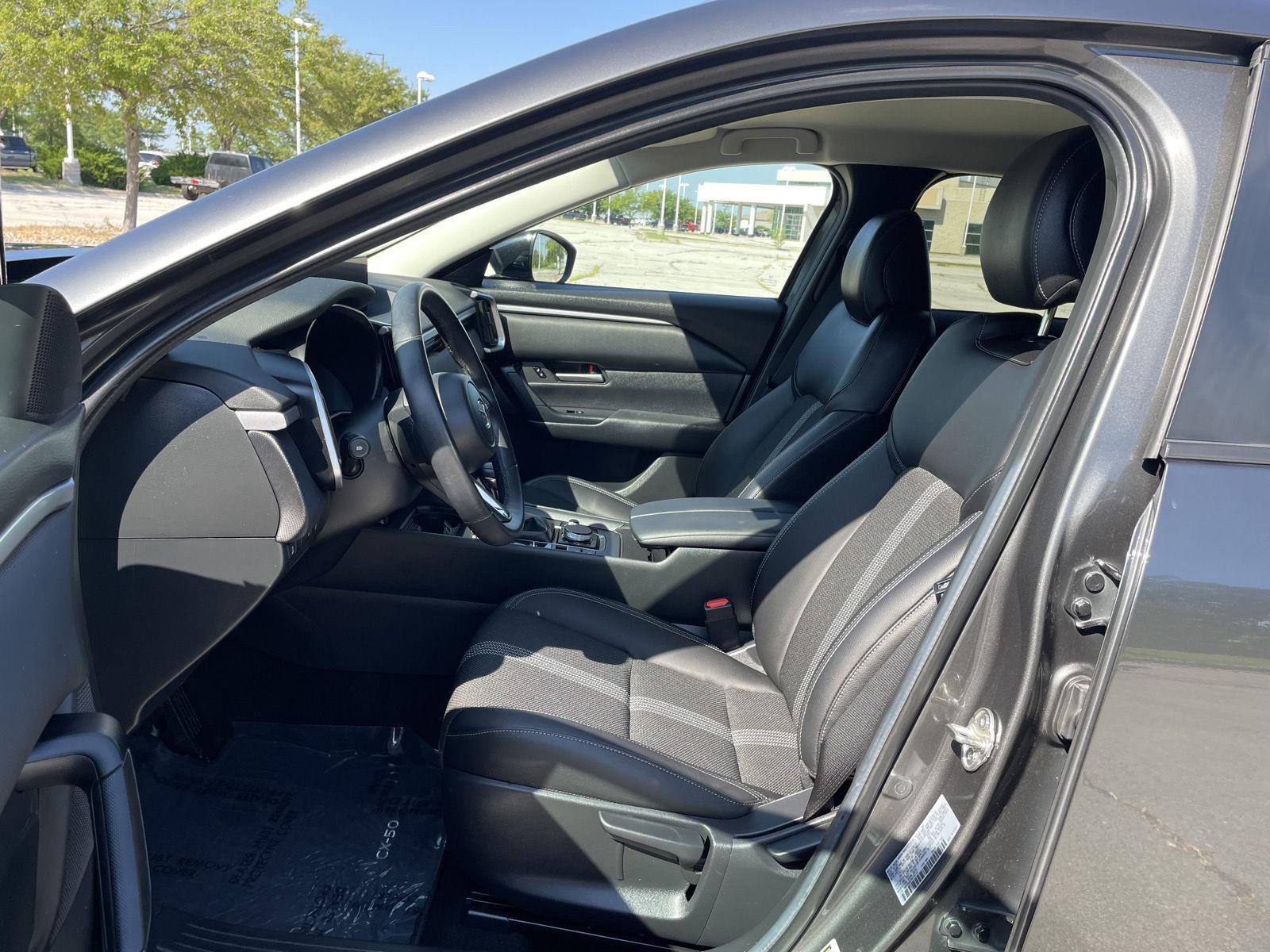 Vehicle photo 17