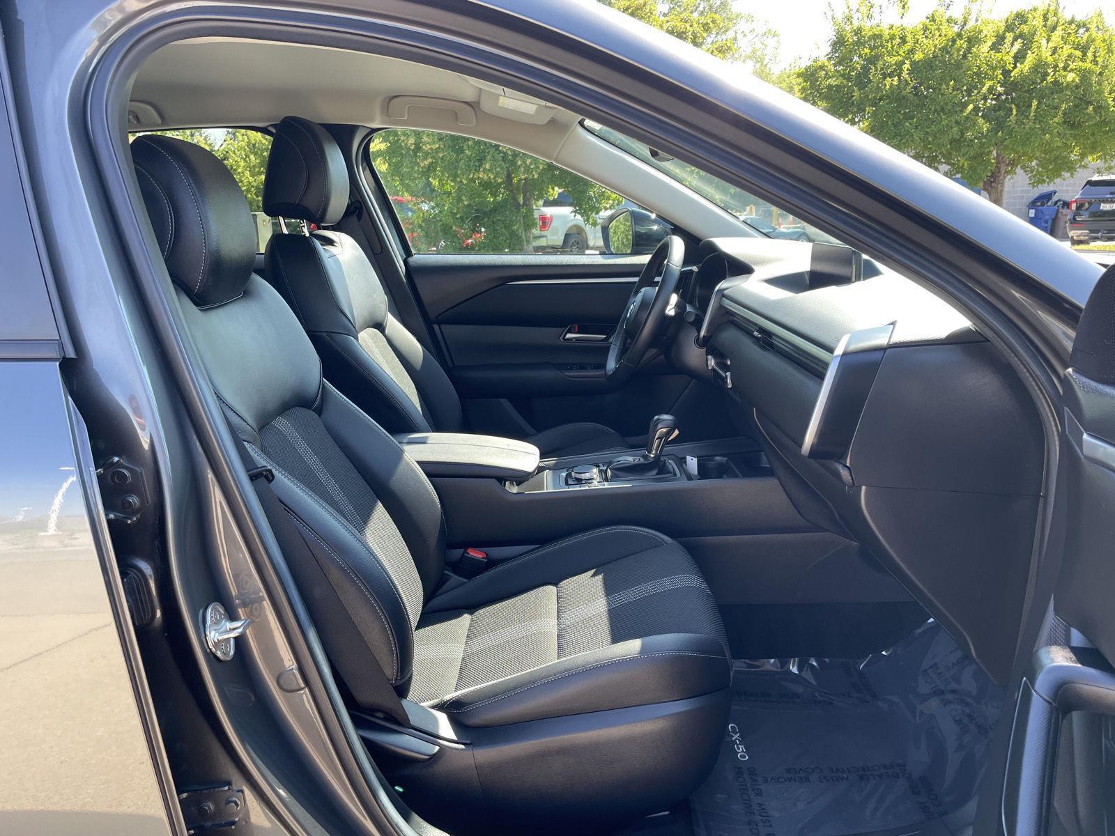 Vehicle photo 19