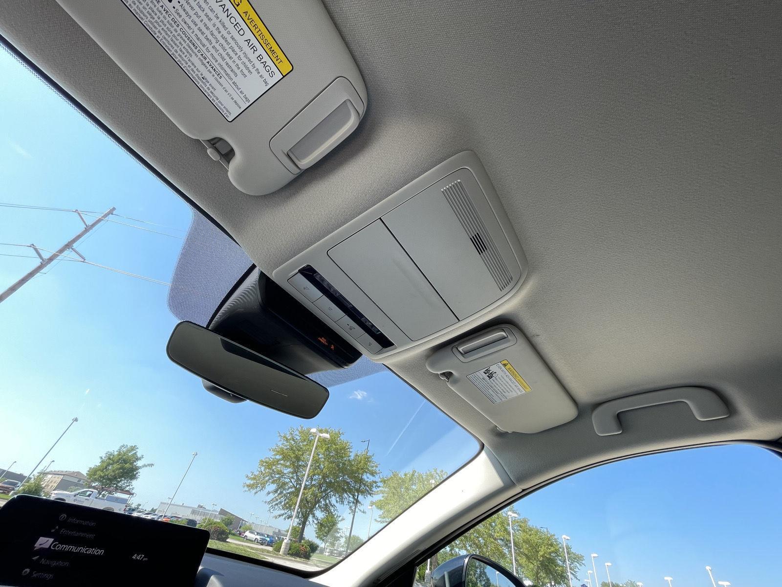 Vehicle photo 21