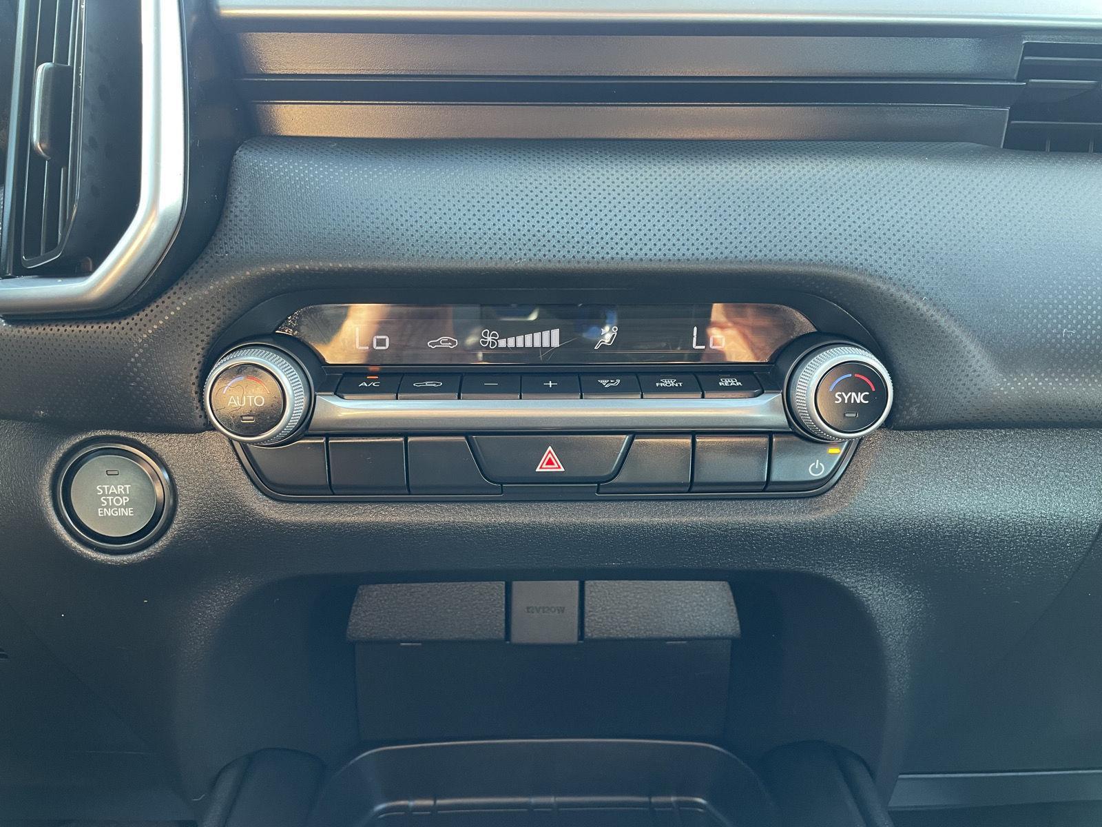 Vehicle photo 25