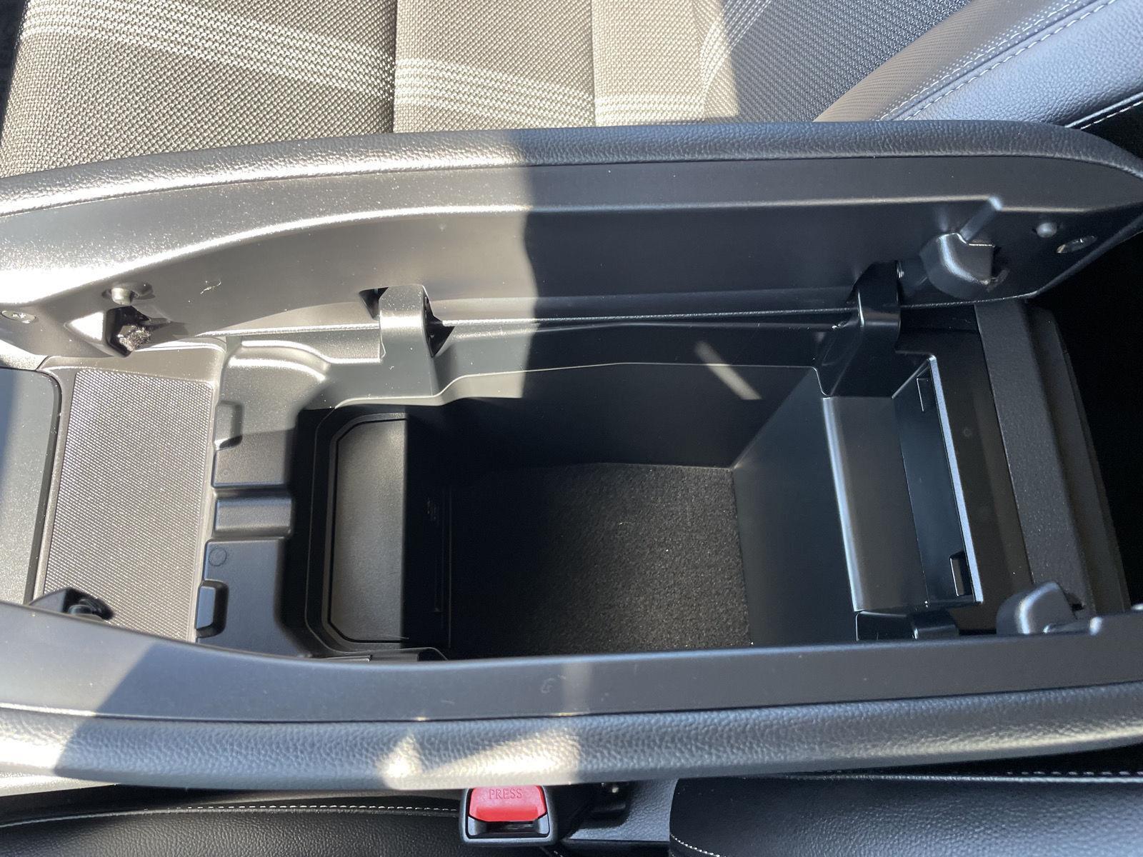 Vehicle photo 28