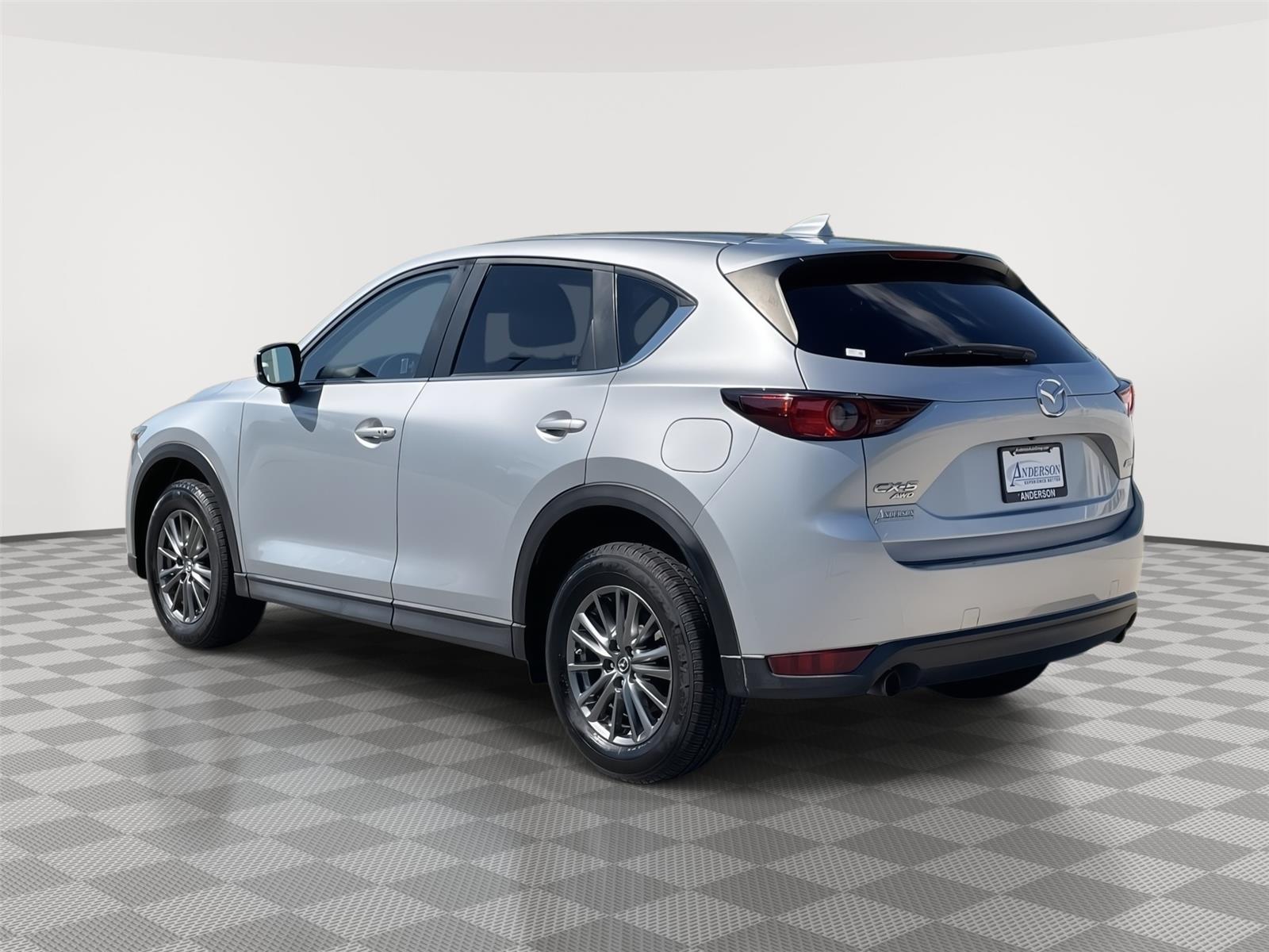 Vehicle photo 9