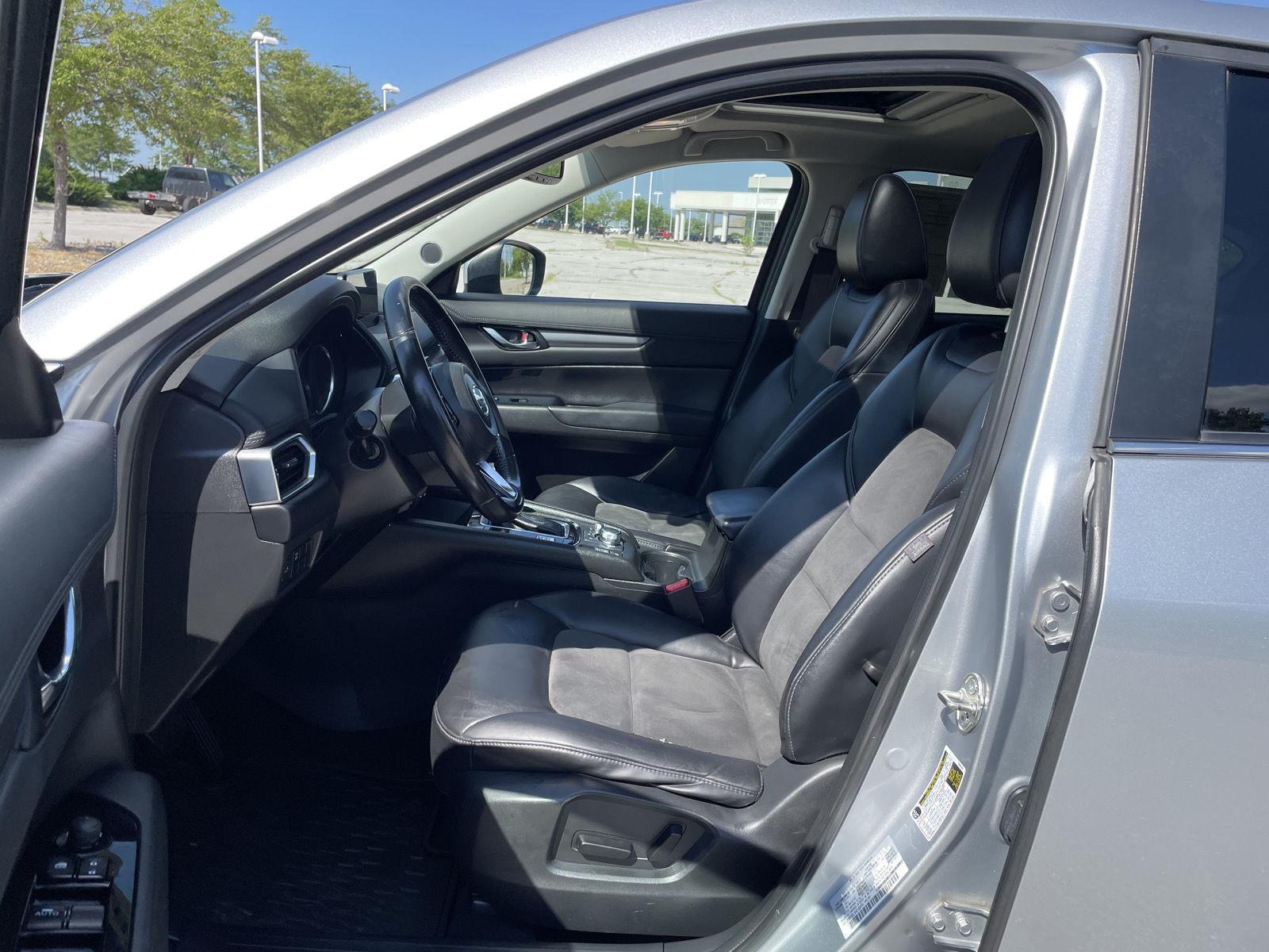 Vehicle photo 17