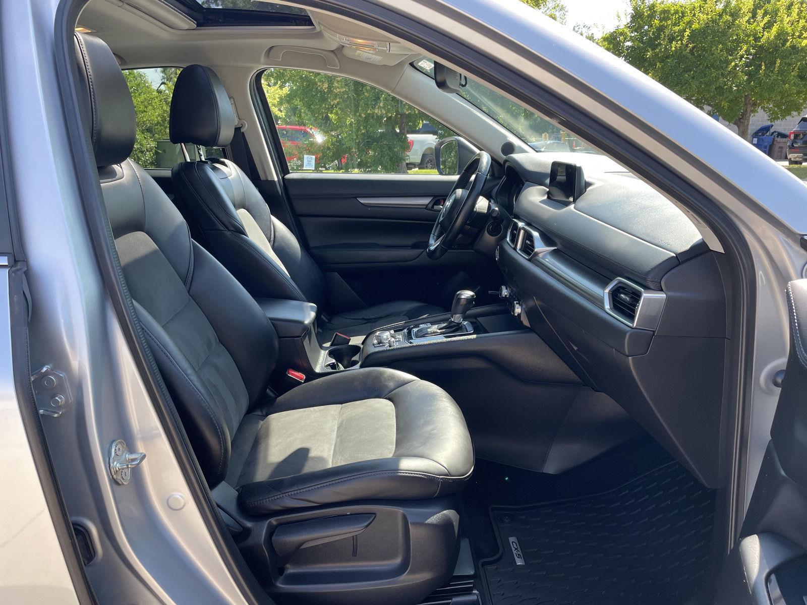 Vehicle photo 19