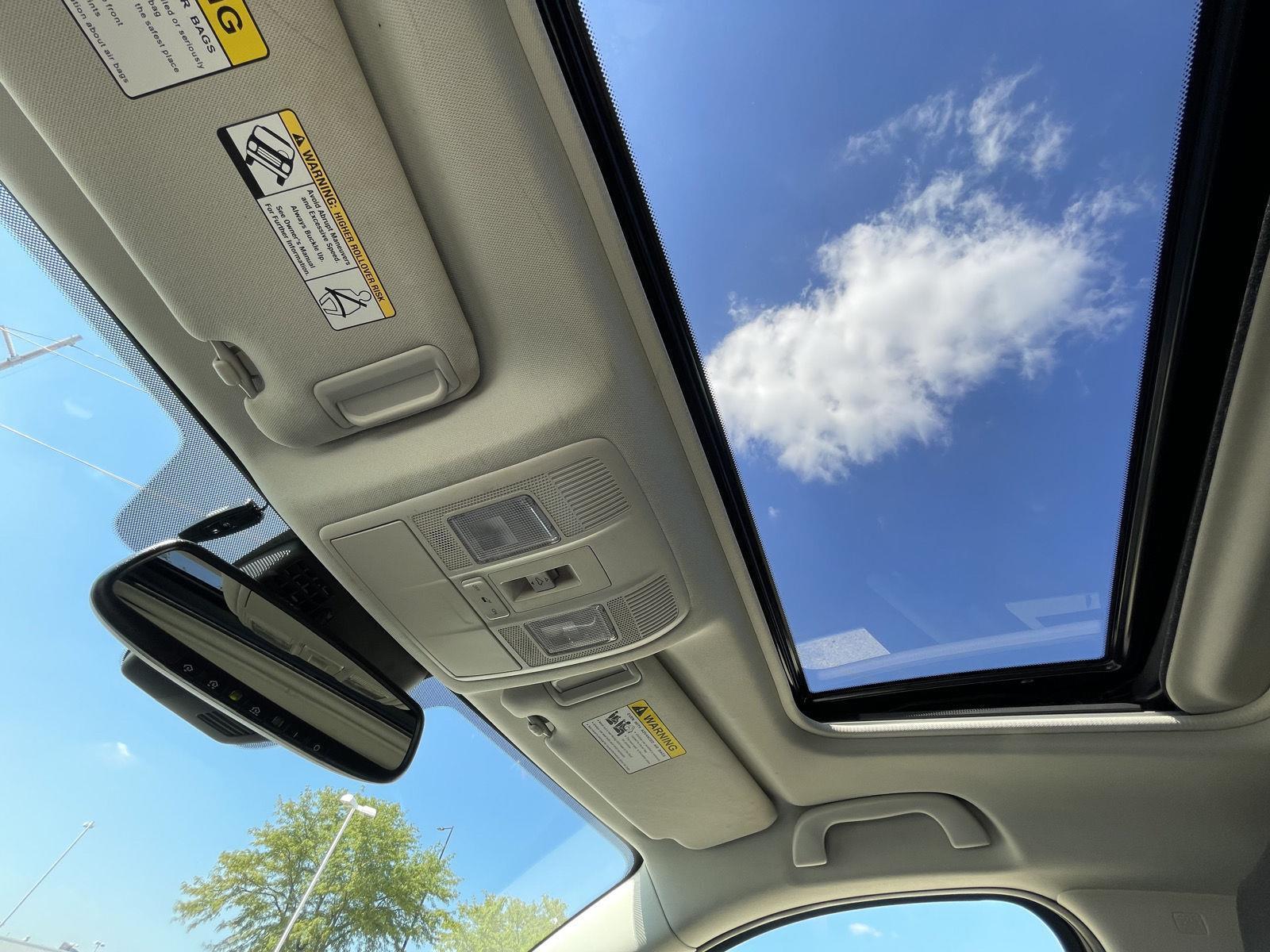 Vehicle photo 21