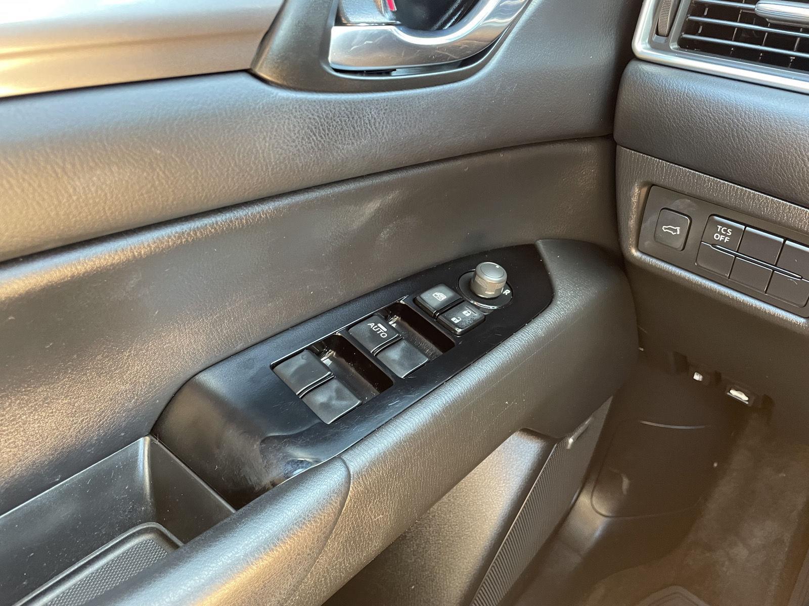 Vehicle photo 27