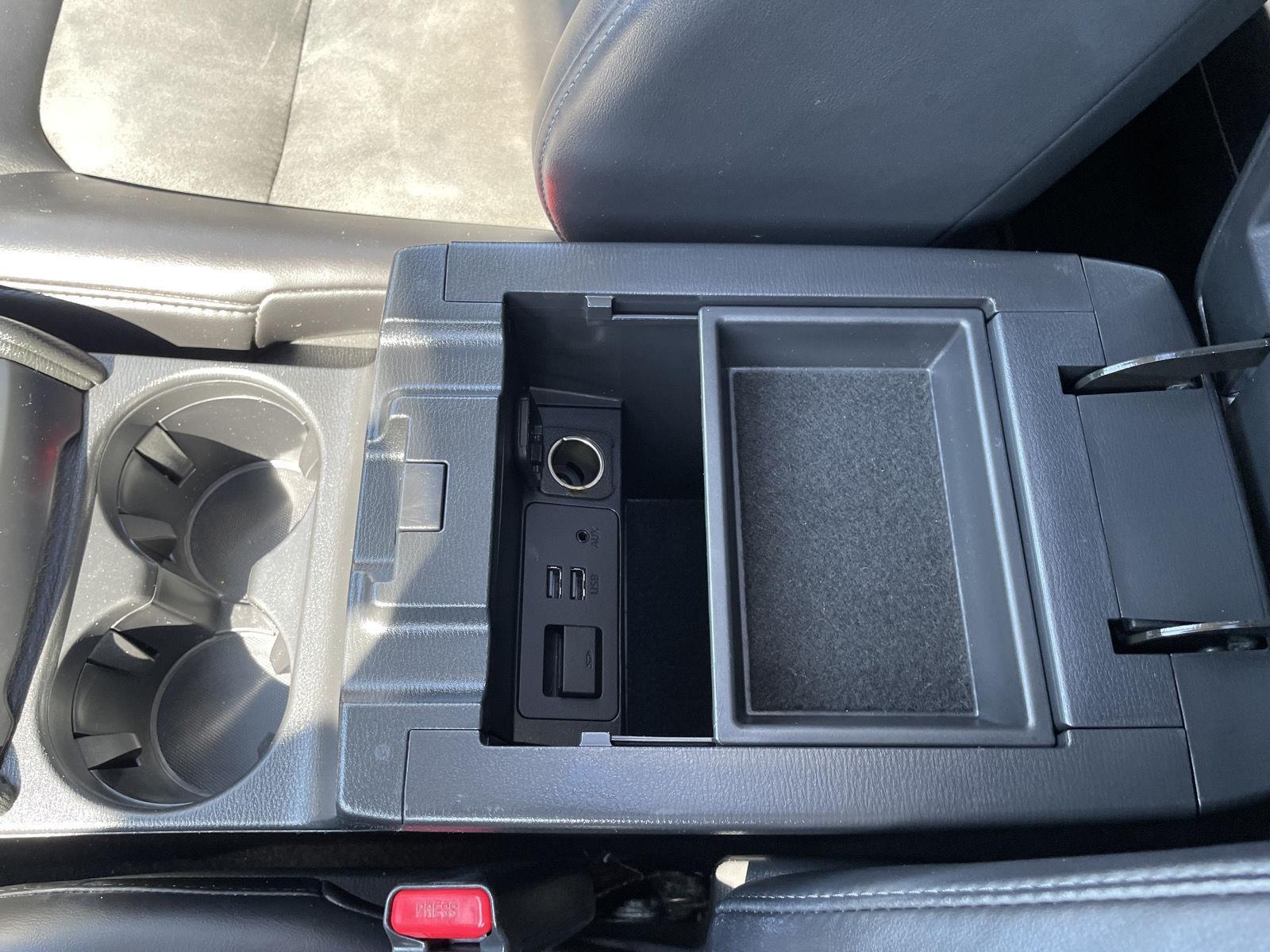 Vehicle photo 29
