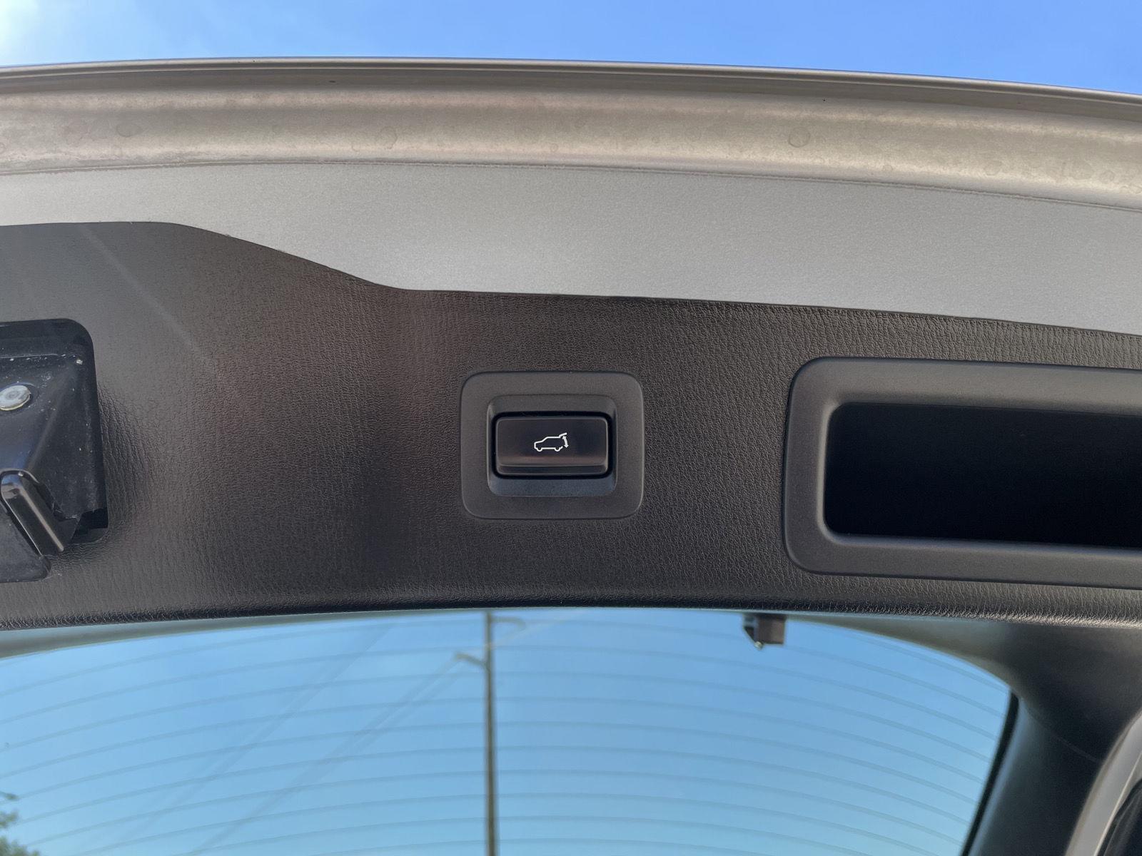 Vehicle photo 34