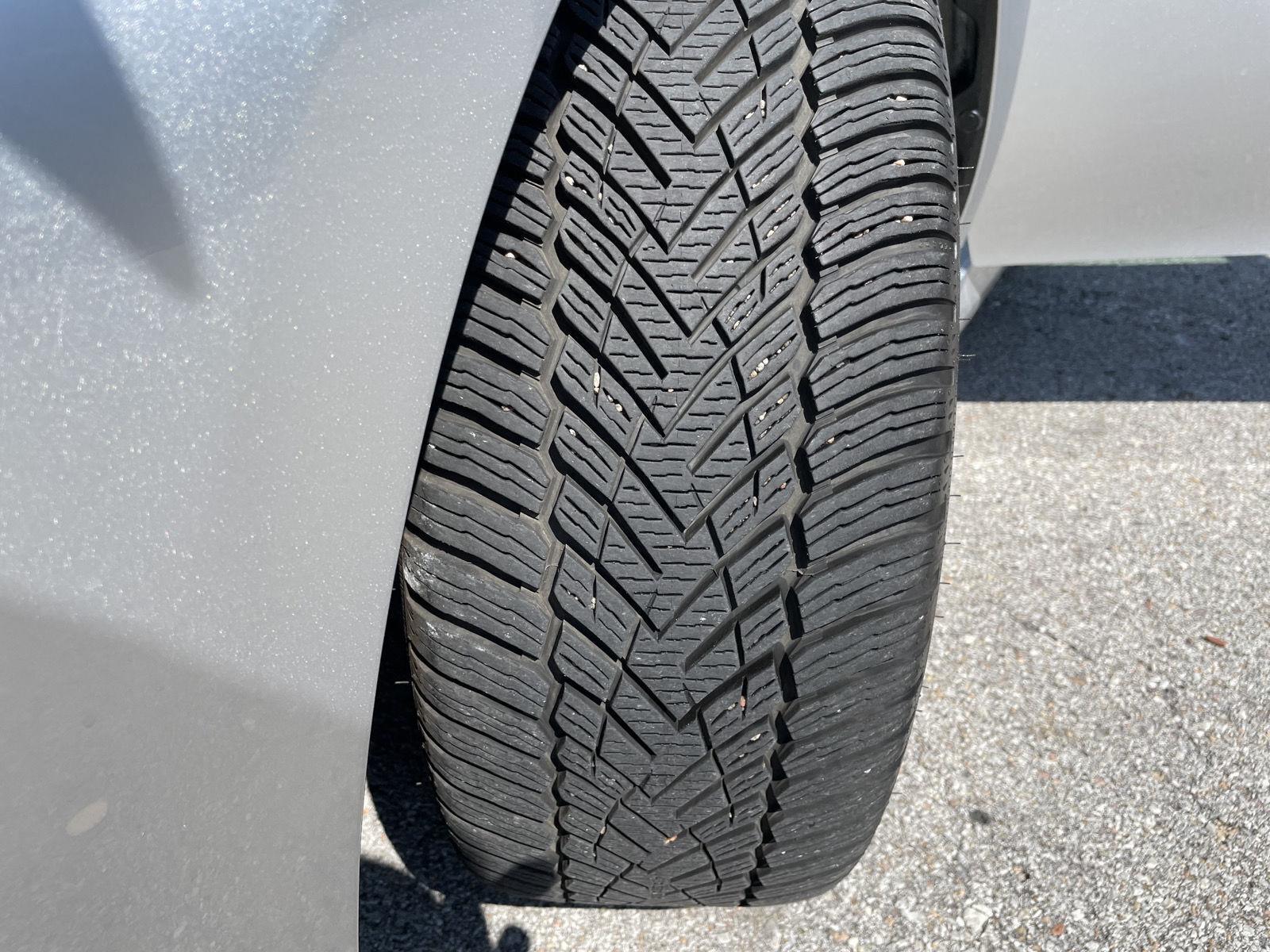Vehicle photo 11