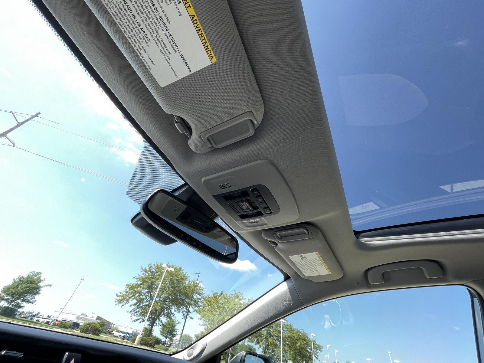 Vehicle photo 21