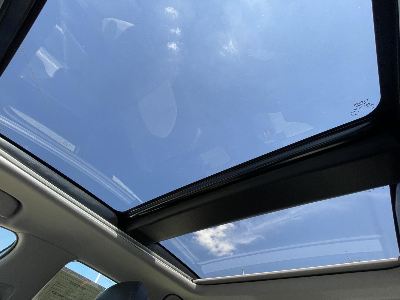 Vehicle photo 22