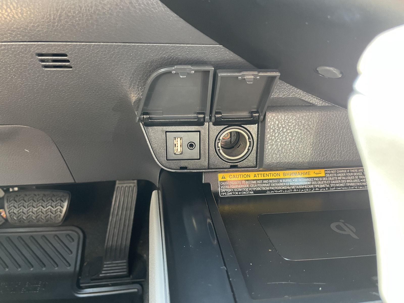 Vehicle photo 28