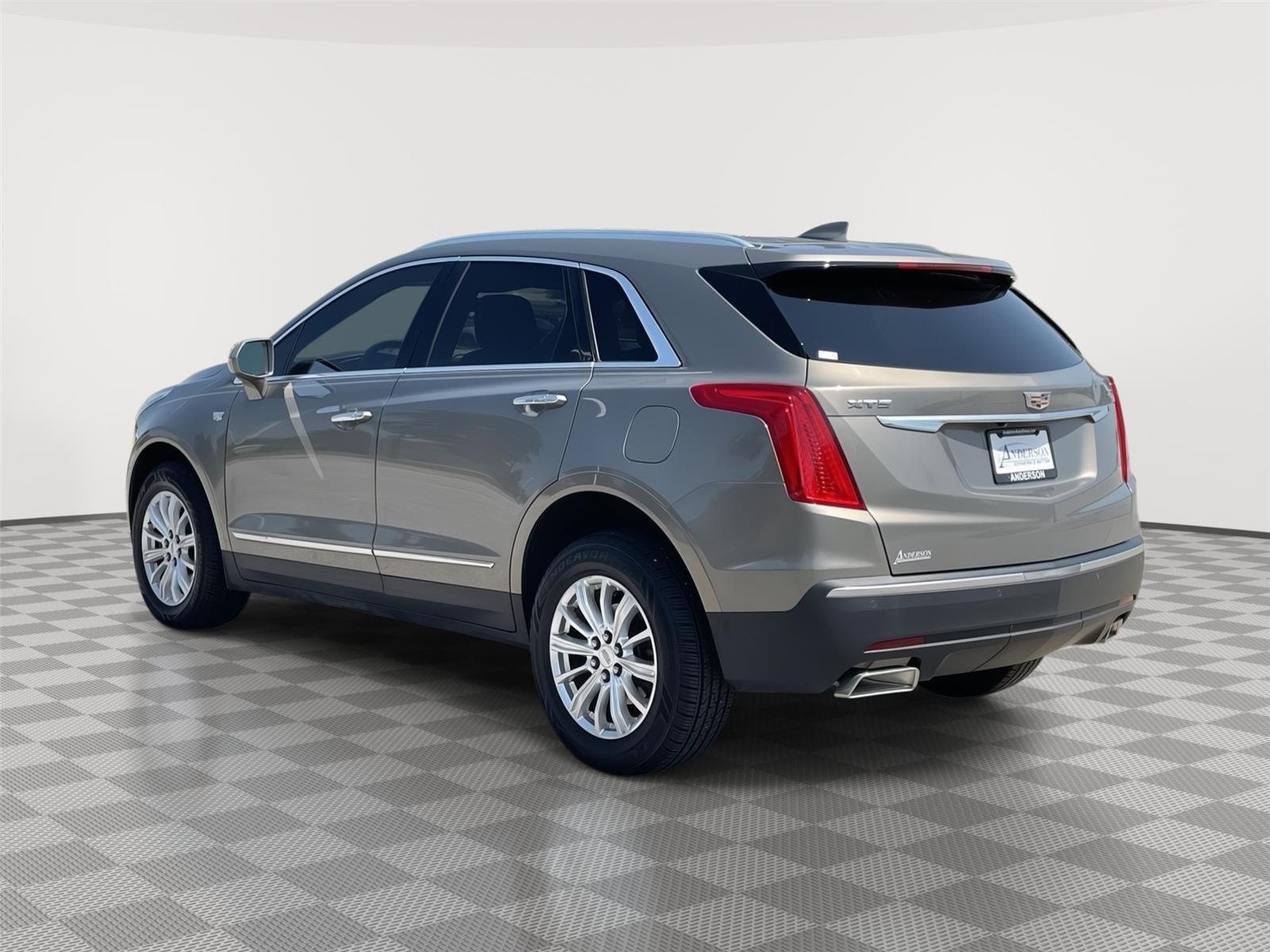 Vehicle photo 9