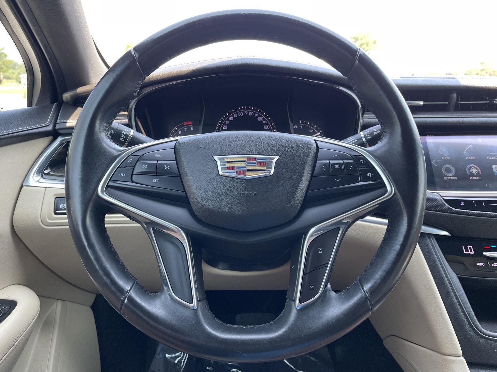Vehicle photo 12