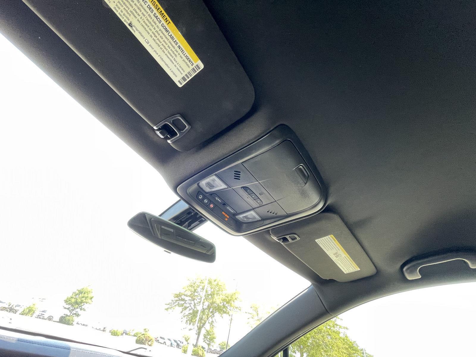 Vehicle photo 21