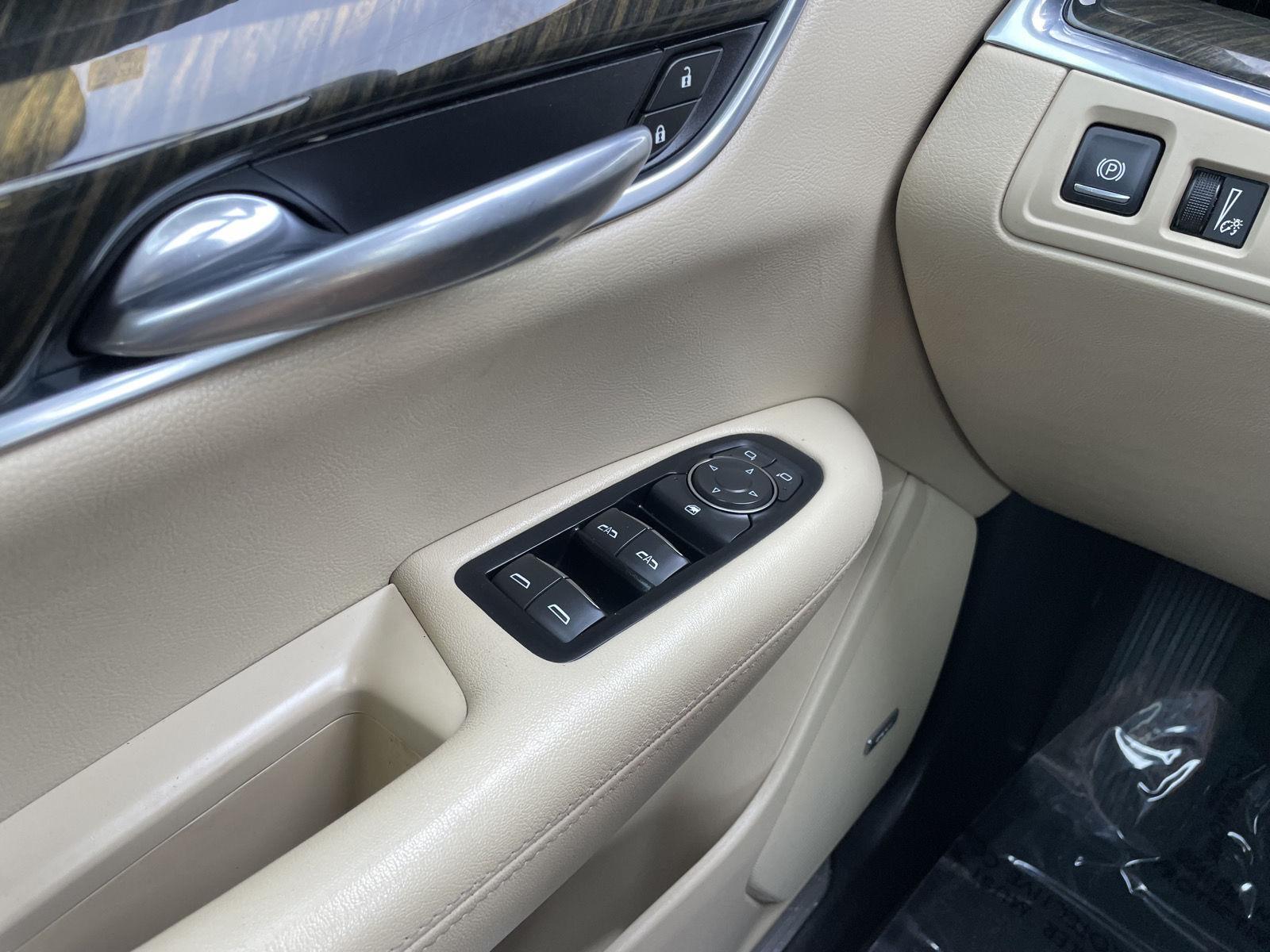 Vehicle photo 26