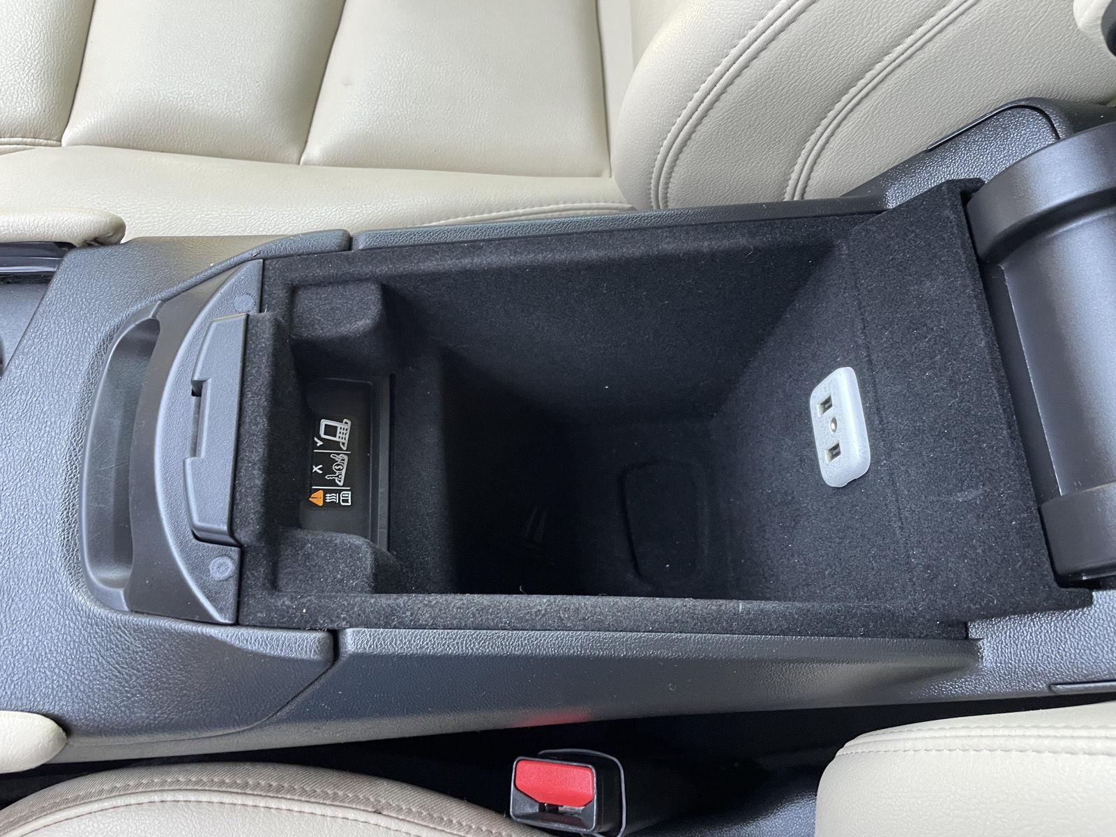 Vehicle photo 28