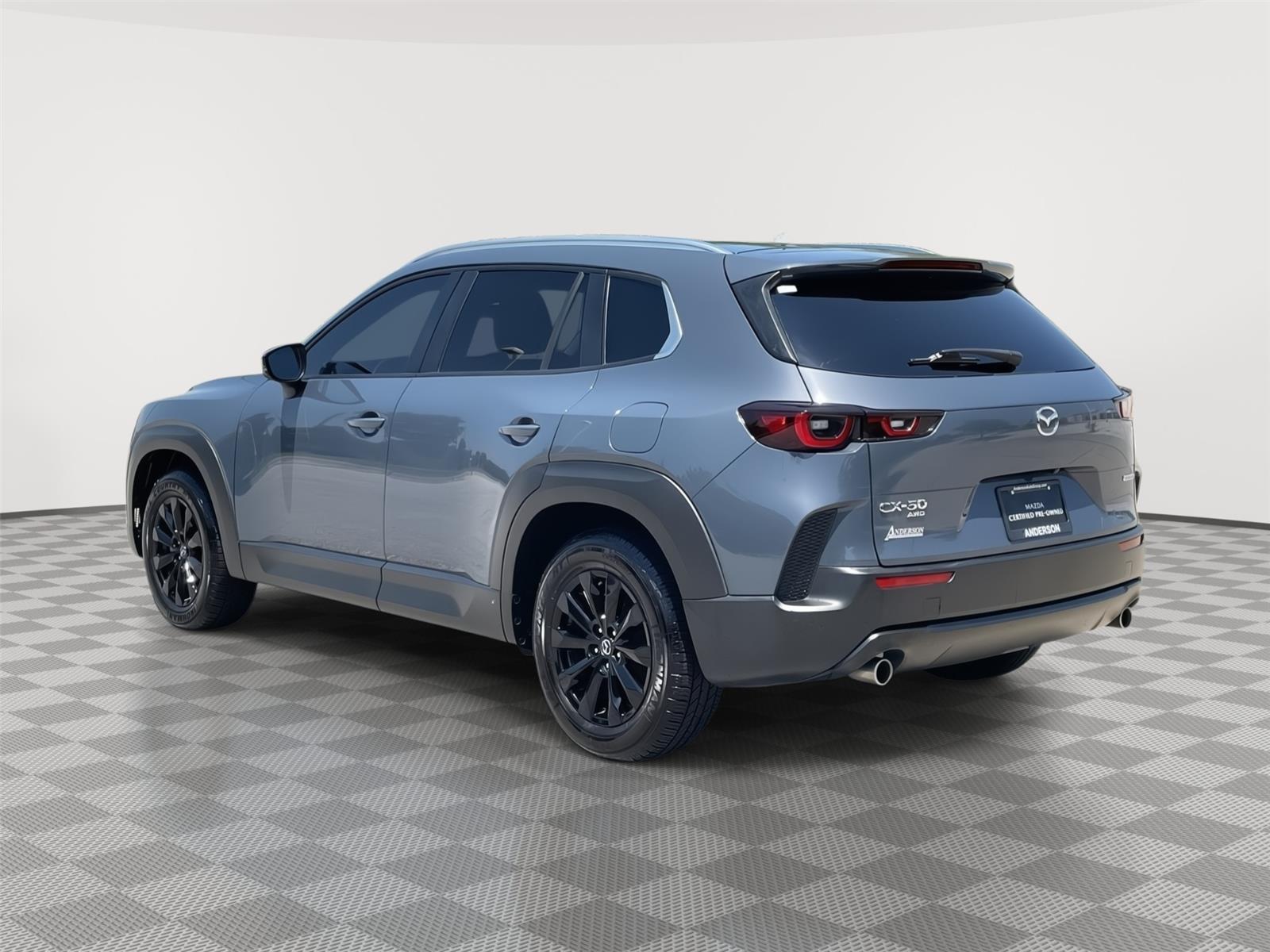 Vehicle photo 9