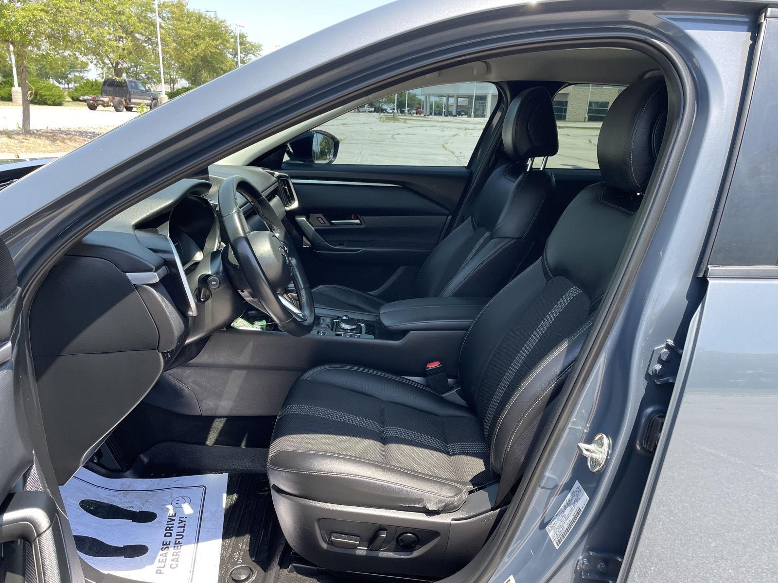 Vehicle photo 17