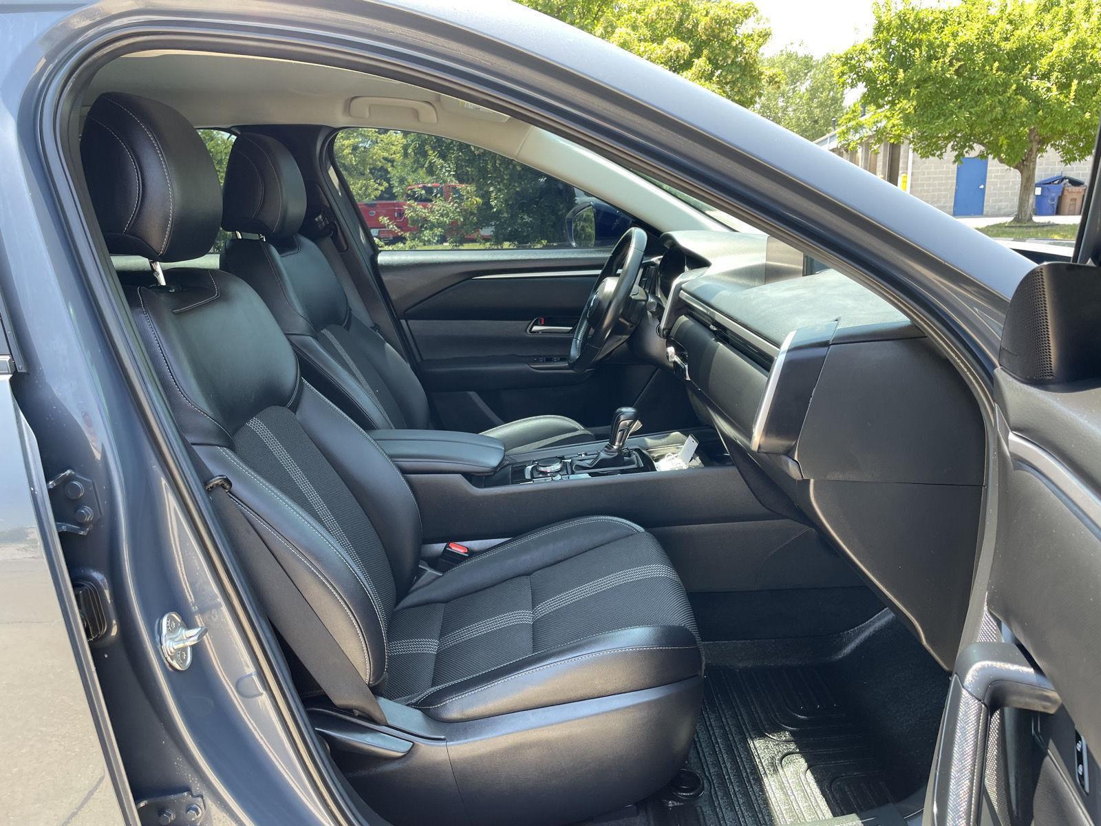 Vehicle photo 19