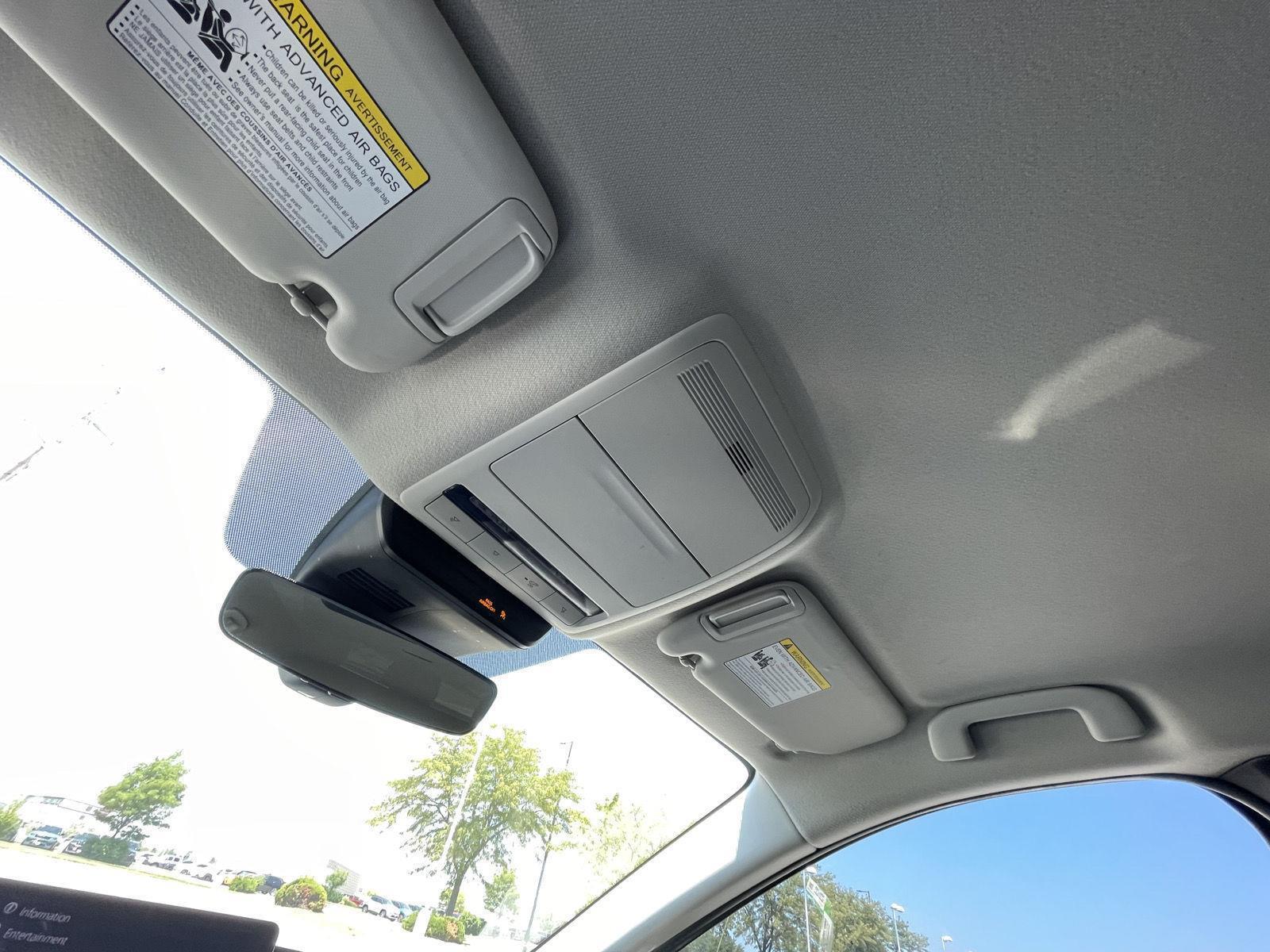 Vehicle photo 21