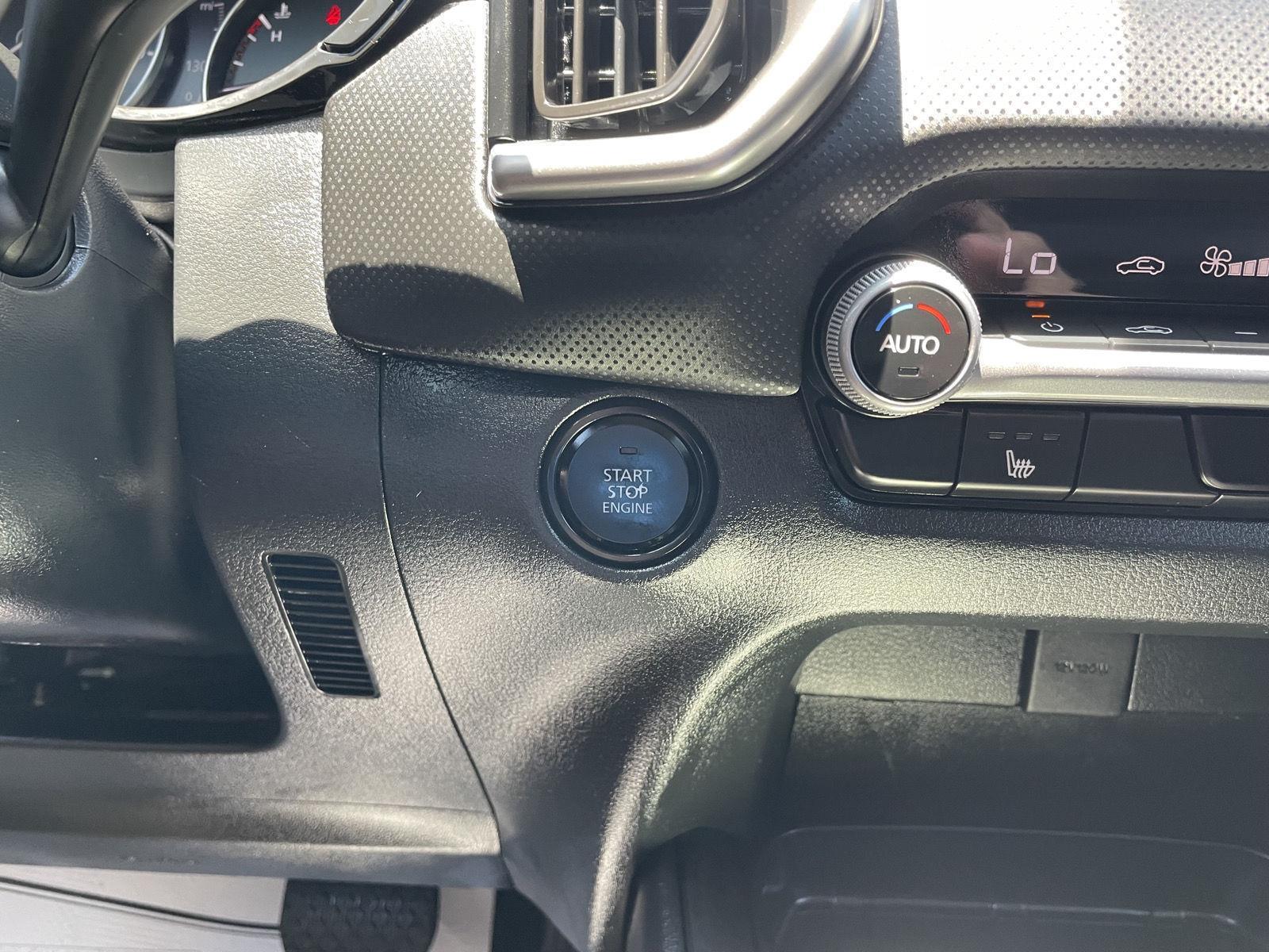 Vehicle photo 24