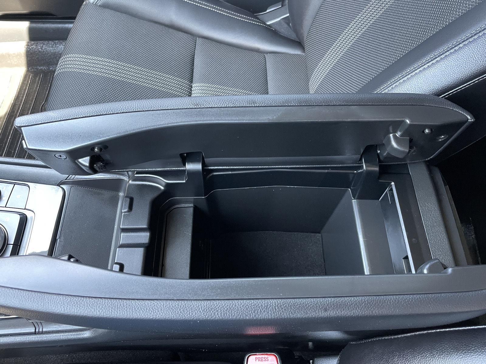 Vehicle photo 29