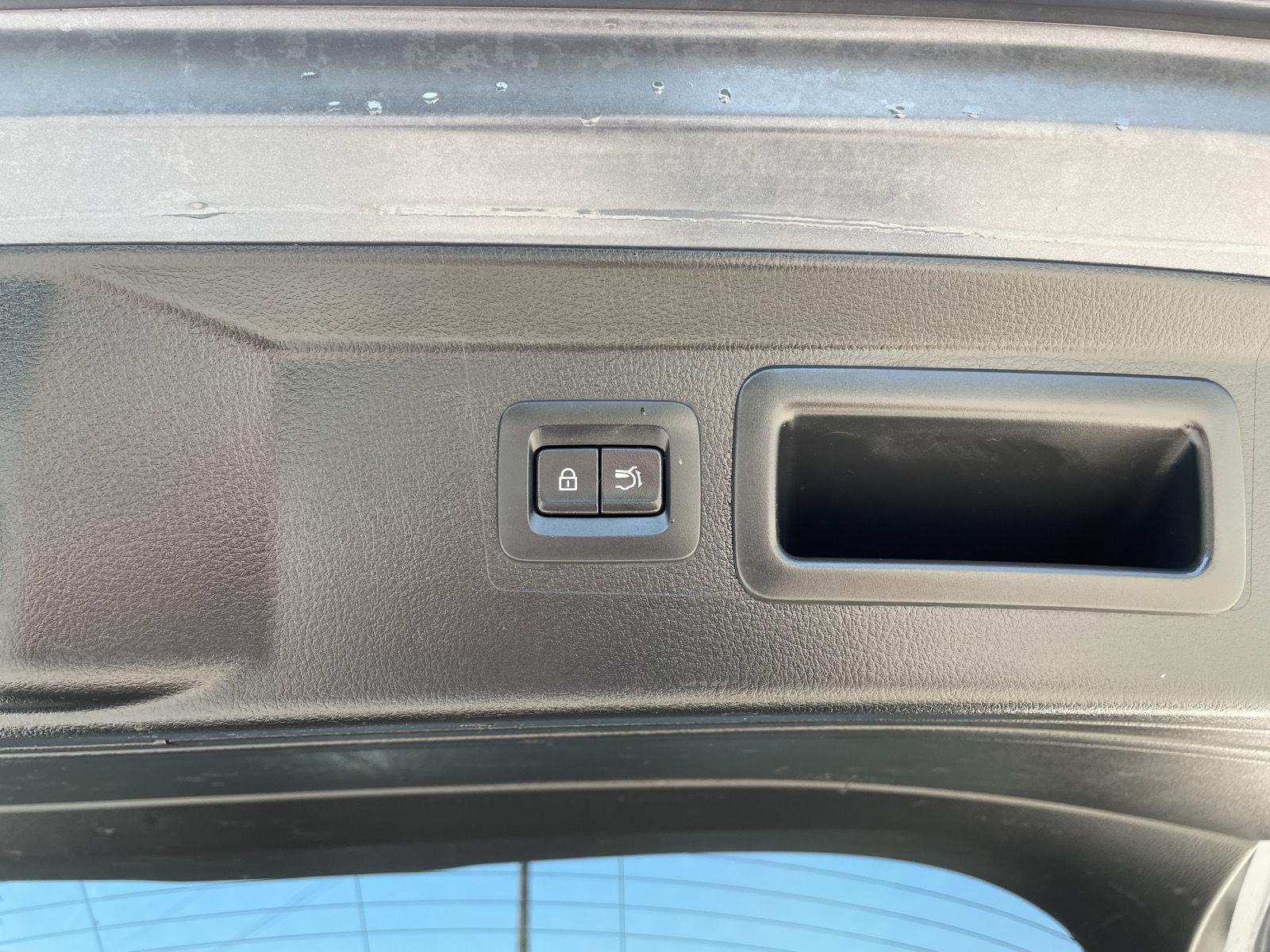 Vehicle photo 34