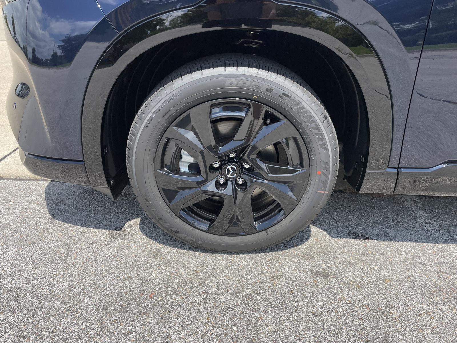 Vehicle photo 10