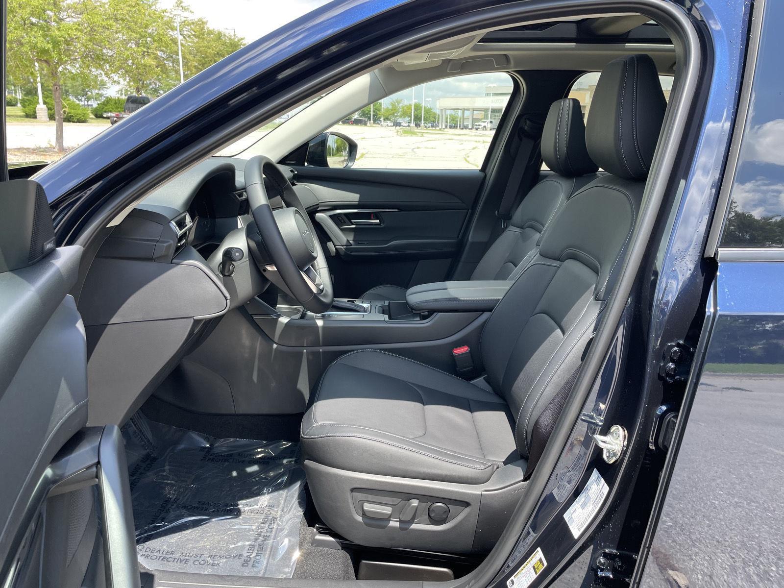 Vehicle photo 16