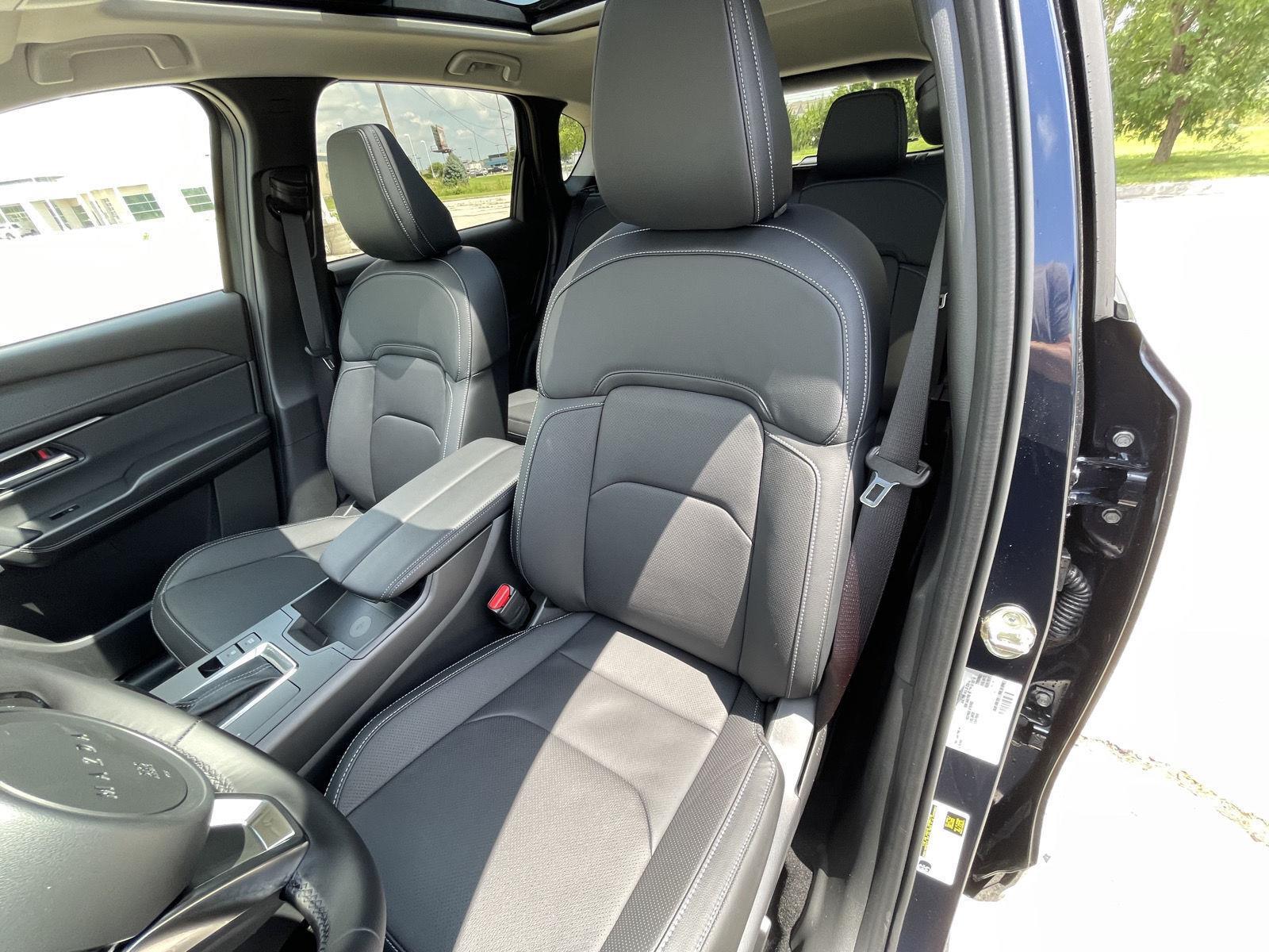 Vehicle photo 17