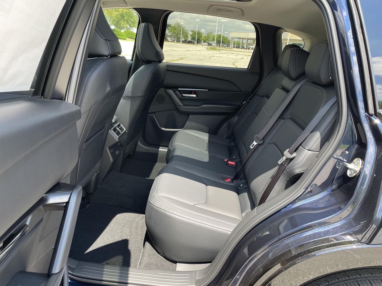 Vehicle photo 19