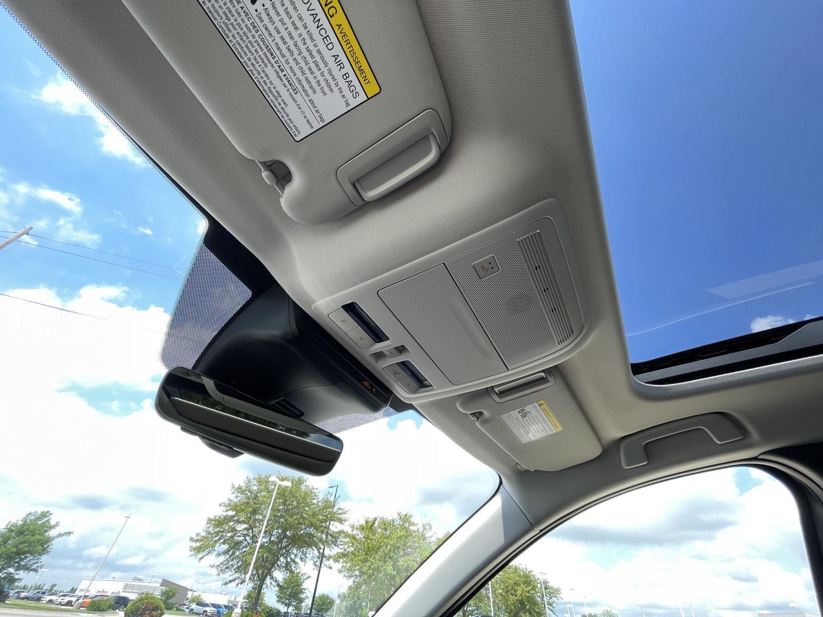 Vehicle photo 21