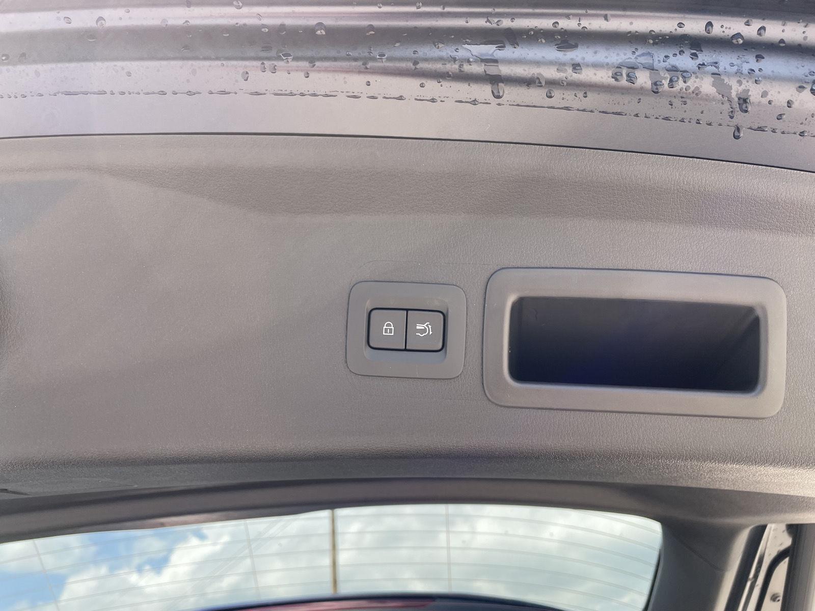 Vehicle photo 35