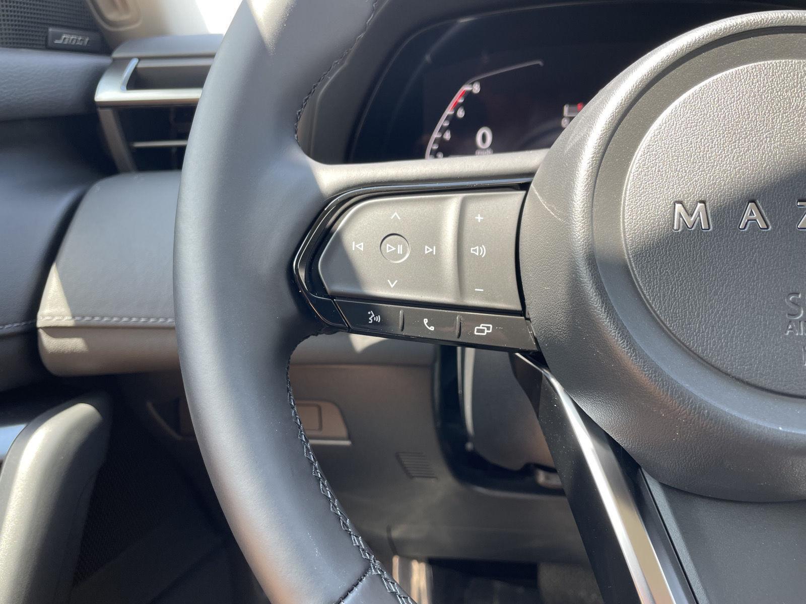 Vehicle photo 12