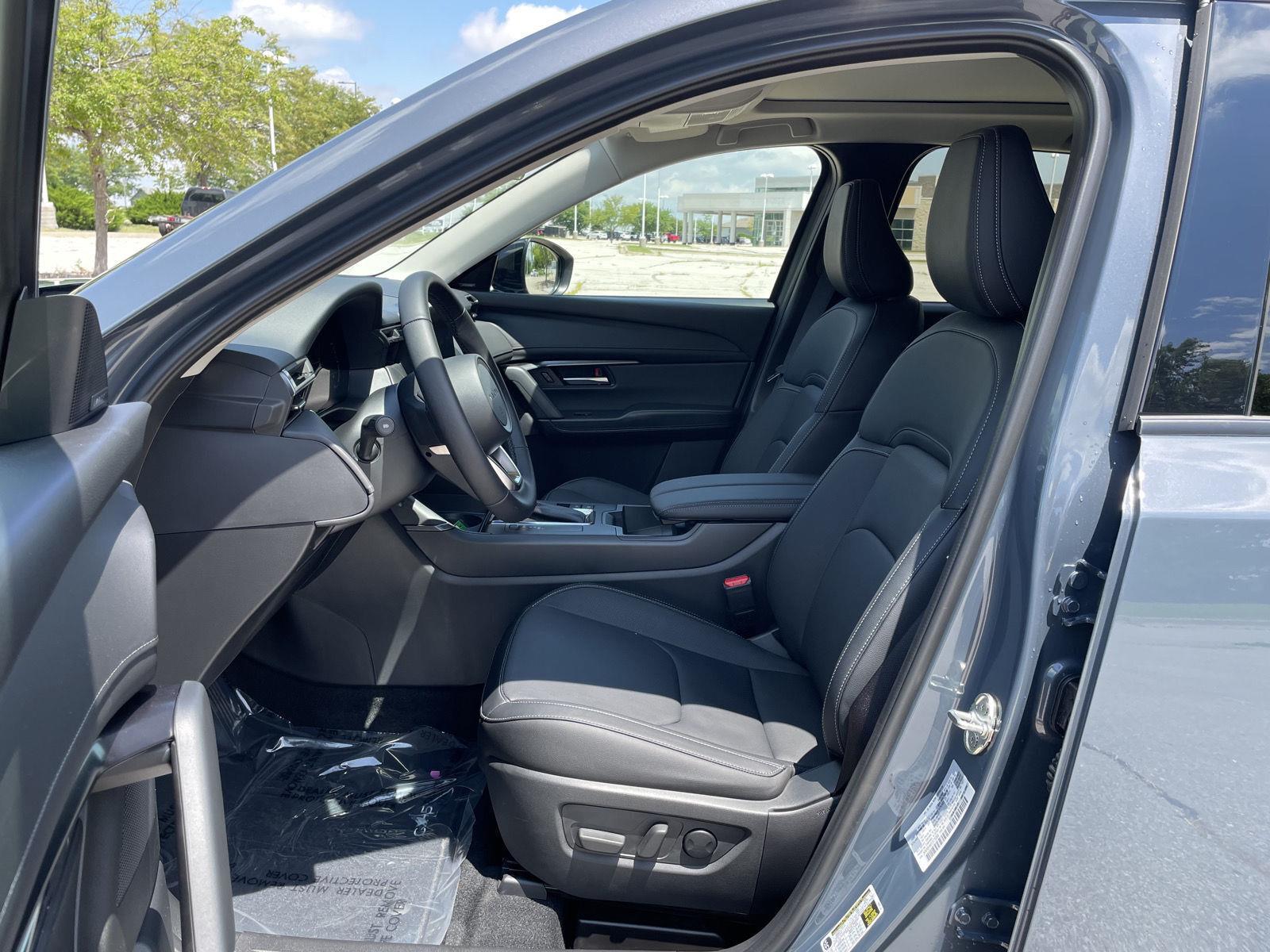 Vehicle photo 16