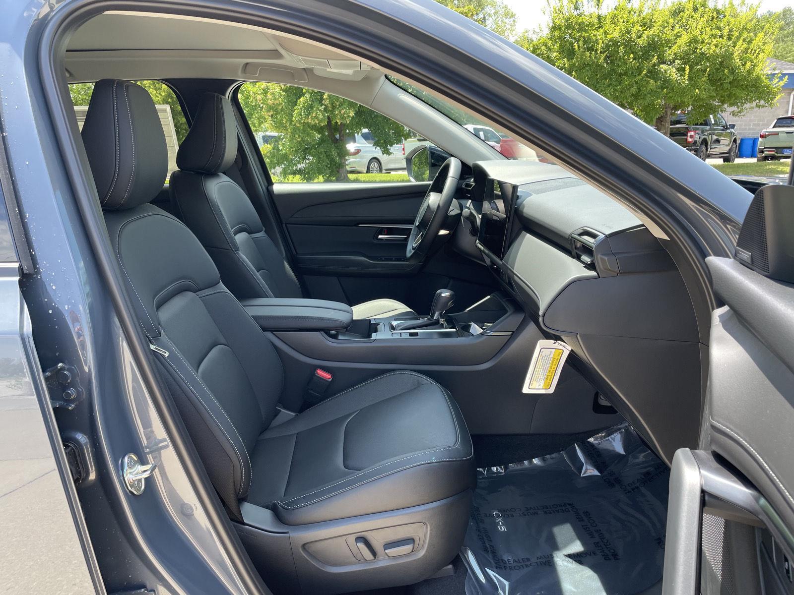 Vehicle photo 18